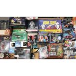 Star Trek: A collection of assorted boxed and unboxed Star Trek items to include boxed collectables,