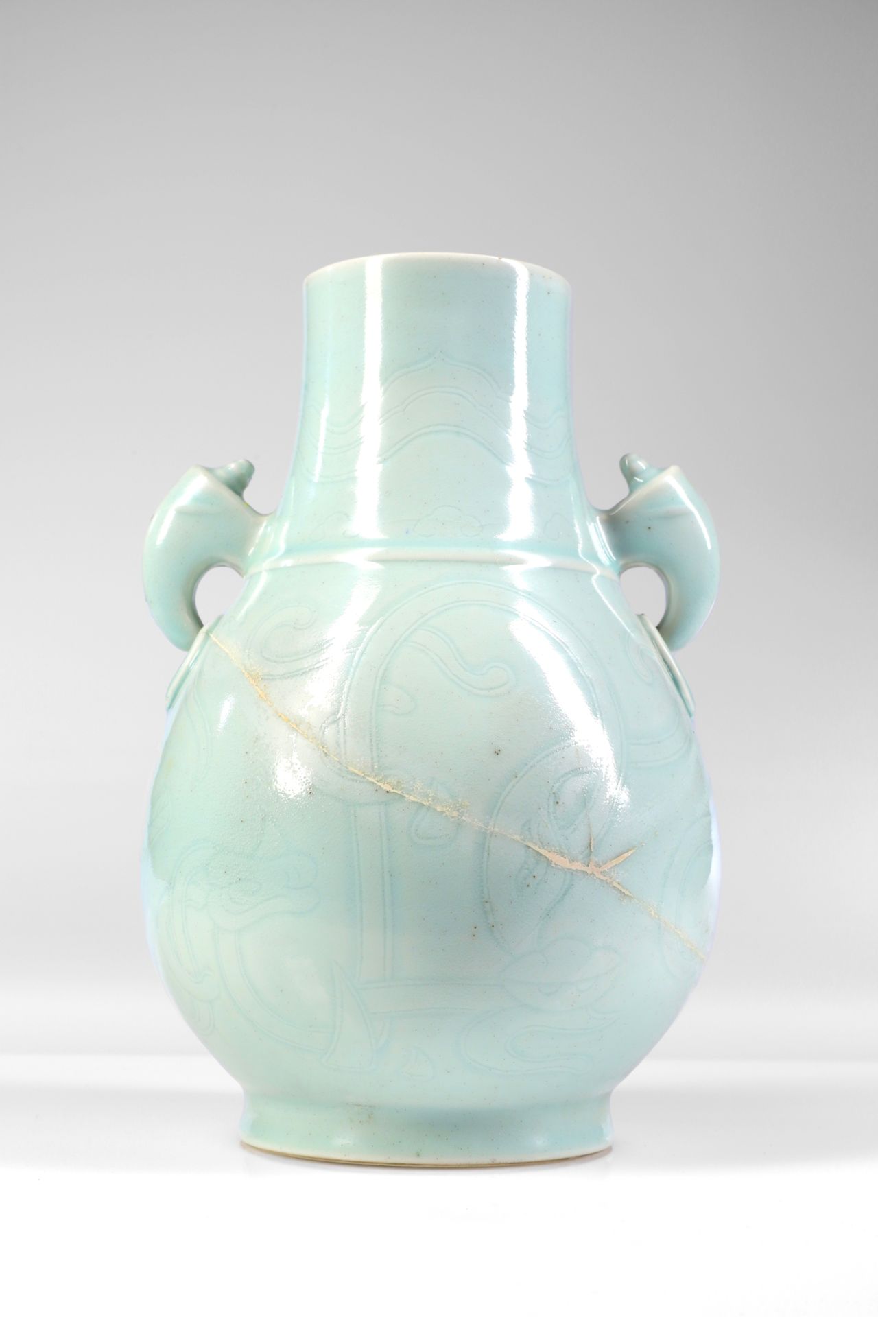 LIGHT BLUE GLAZED DOVE-EAR VASE - Bild 2 aus 3