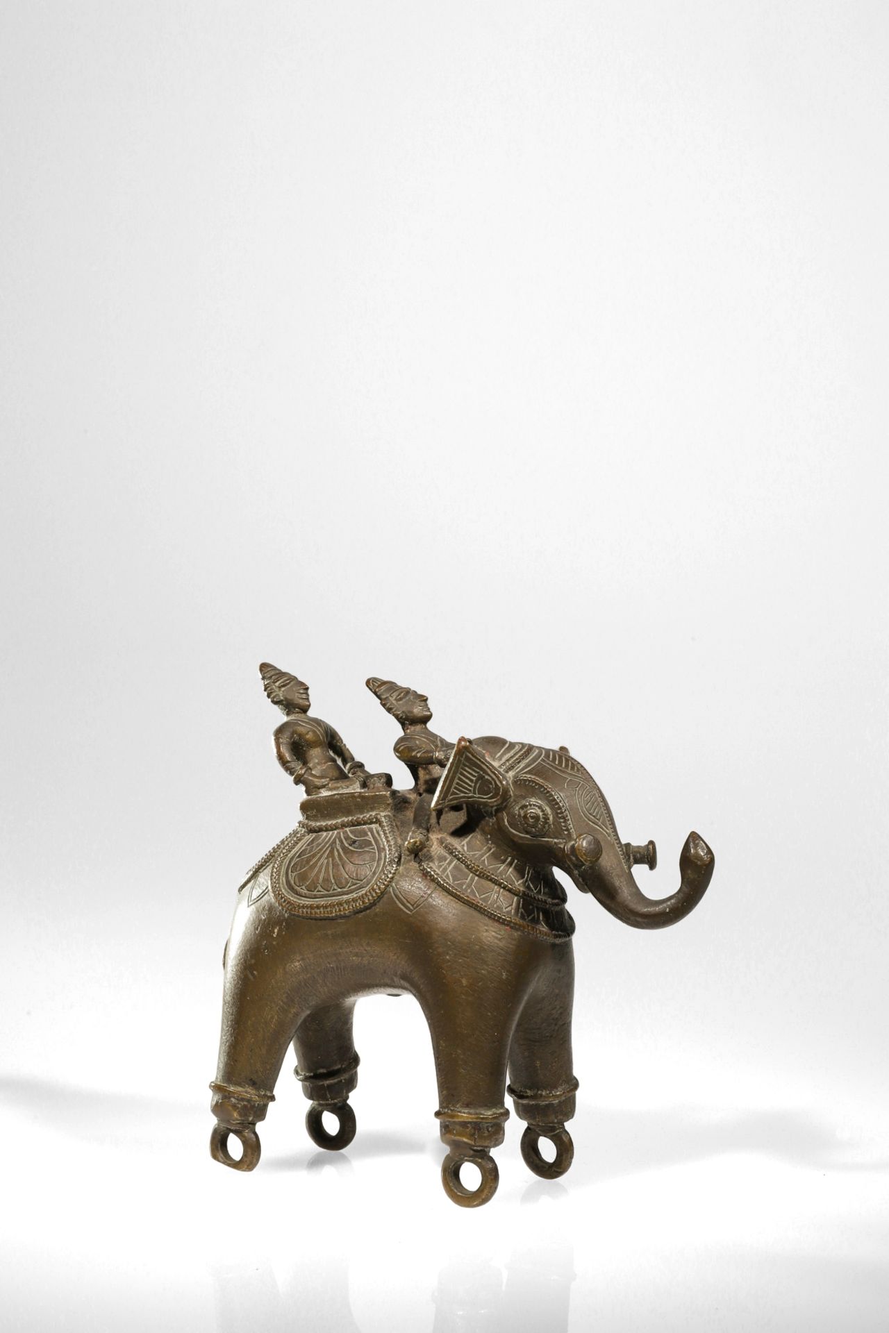 ELEPHANT WITH RIDERS