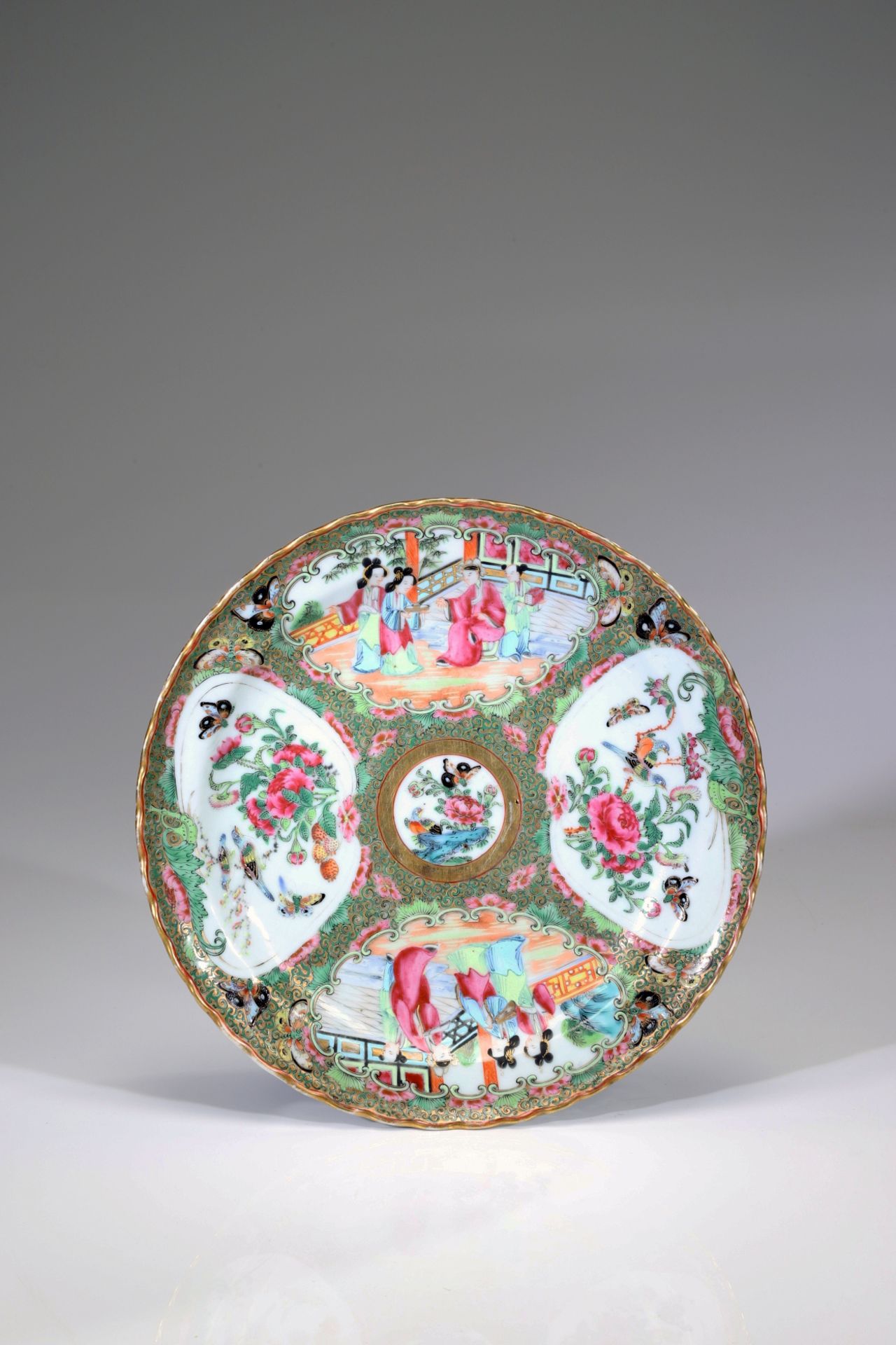 A FAMILLE ROSE 'MEDALLION' EXPORT STEAM DISH - Image 2 of 2