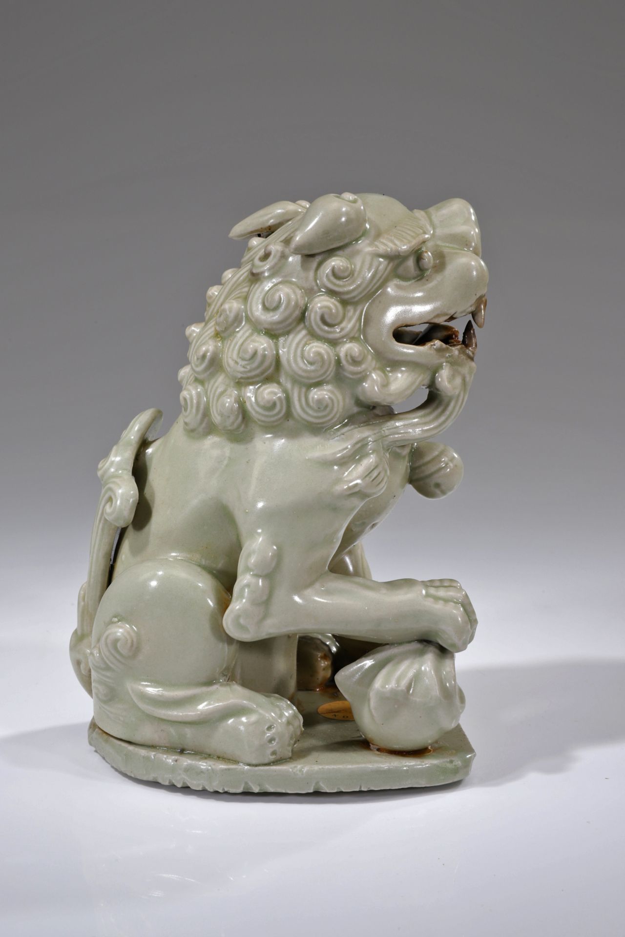 CELADON LION - Bild 2 aus 5