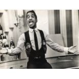 Sammy Davis Jnr, press photograph with measurements on cover sheet and reverse. 20X25 CM