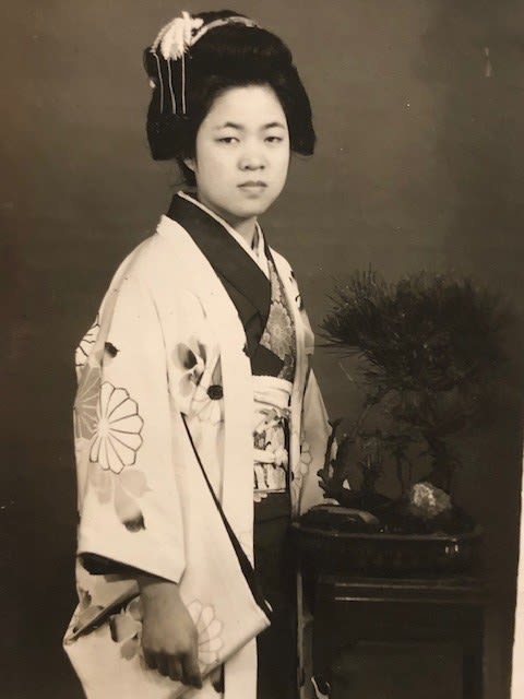 Japanese photograph album. From 1940s to late 20thC. Approx 25x29x3cm - Image 10 of 11