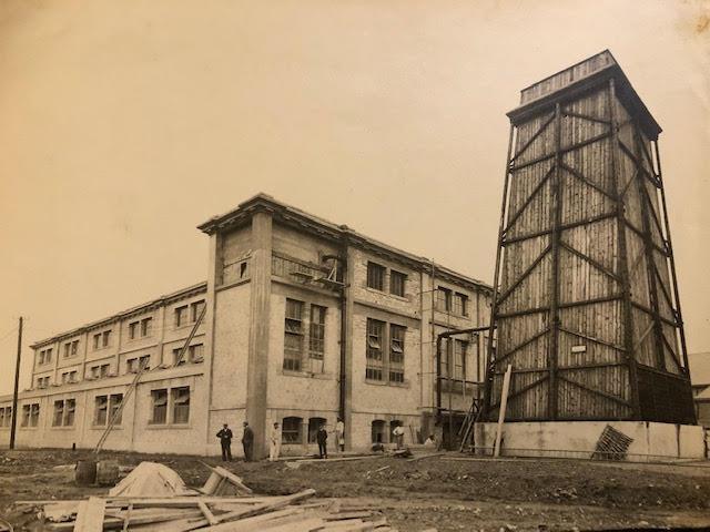 Group of early 20th Century photographs depicting construction and builders - Image 6 of 7