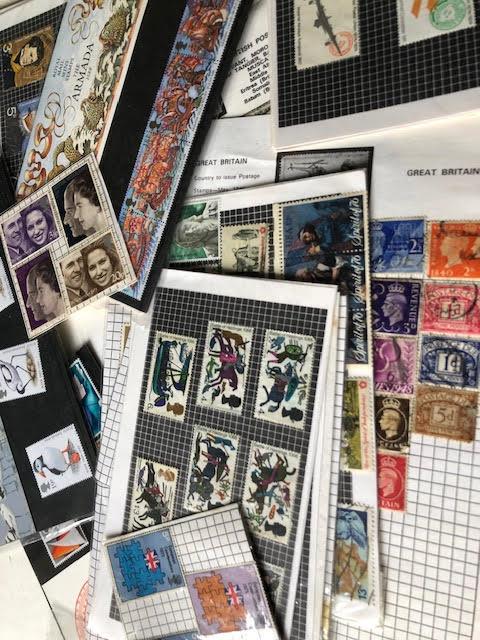 British stamps, mainly unused sets in sealed clear envelopes or on pages. Also some used and FDCs. - Image 2 of 11