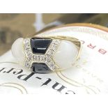 MODERN 9ct GOLD WHITE & BLACK ONYX WITH DIAMOND SET RING