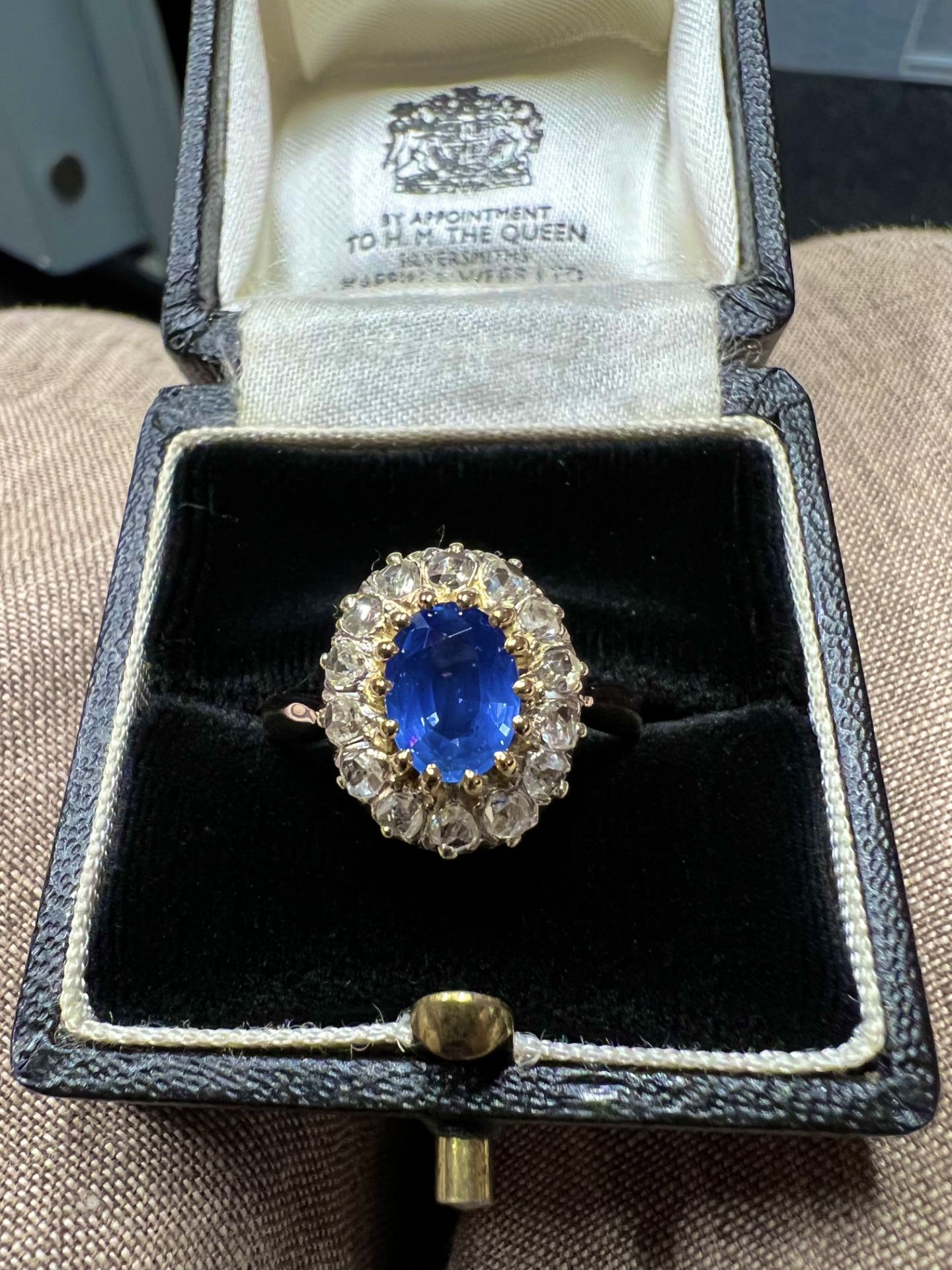 STUNNING & RARE VINTAGE 2.75CT BLUE SAPPHIRE & OLD ROSE CUT DIAMOND RING - Image 2 of 8