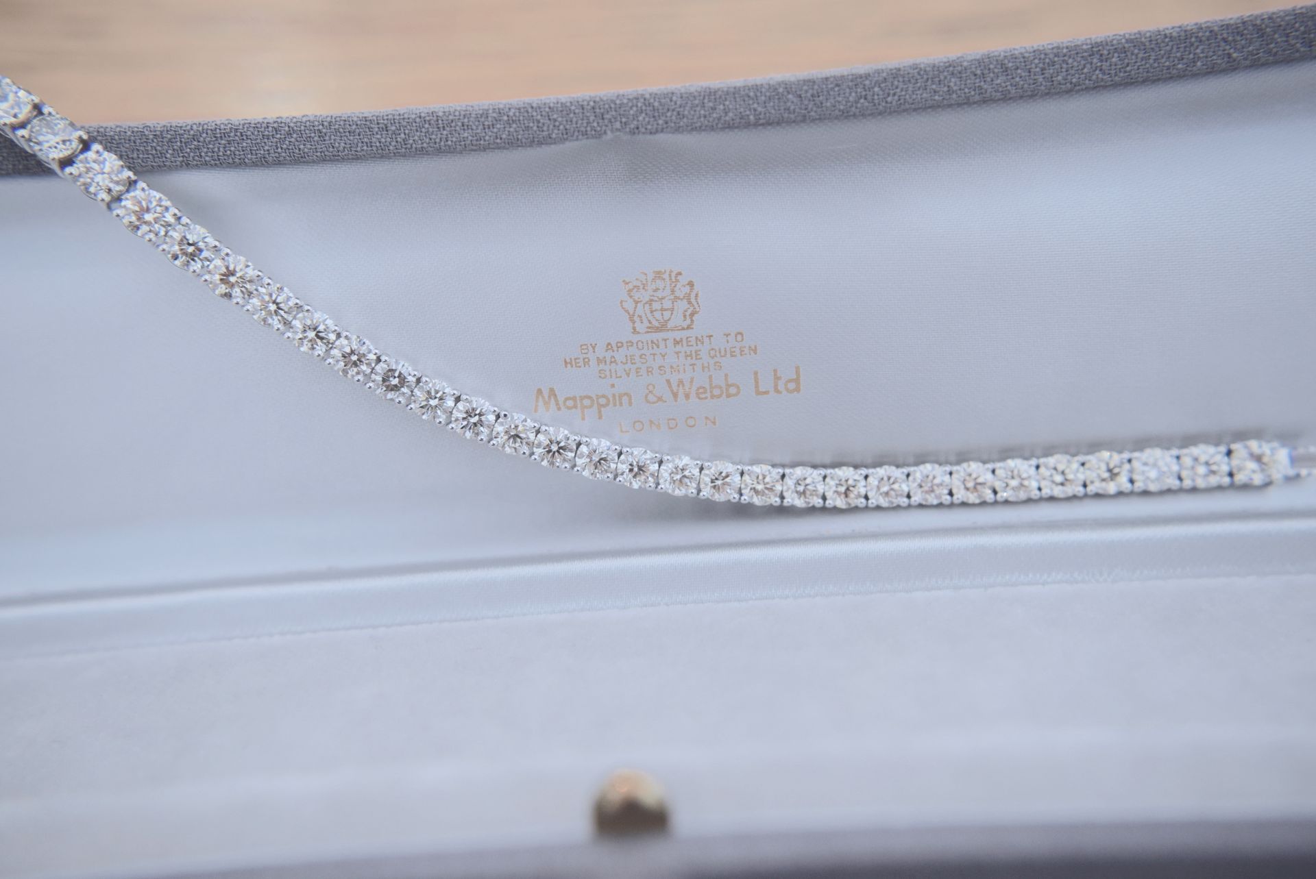 10.00-10.50CT VS DIAMOND TENNIS BRACELET 14K WHITE GOLD (£26,500.00 HATTON GARDEN RETAIL VALUATION) - Image 2 of 8