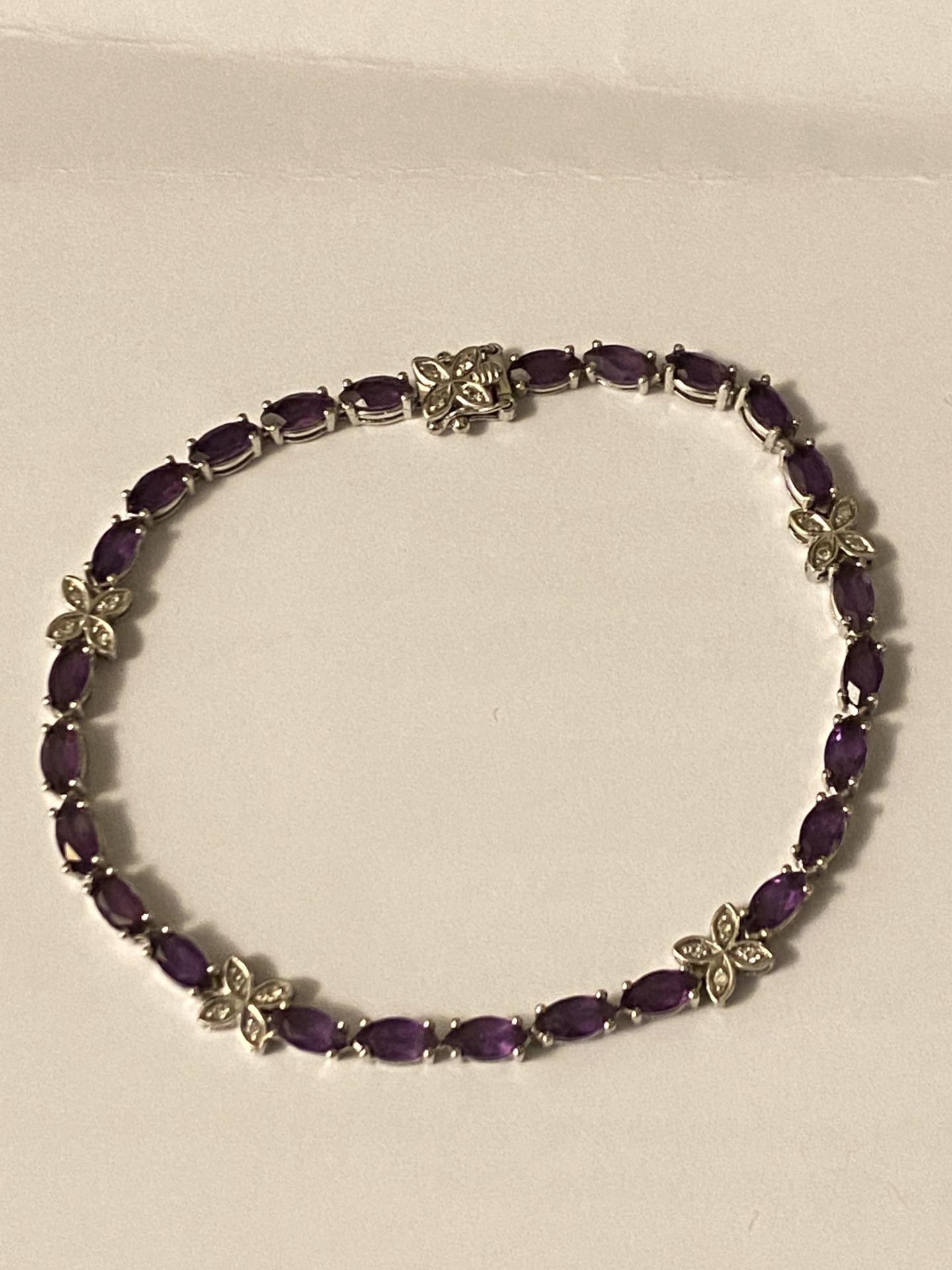 9ct WHITE GOLD AMETHYST BRACELET