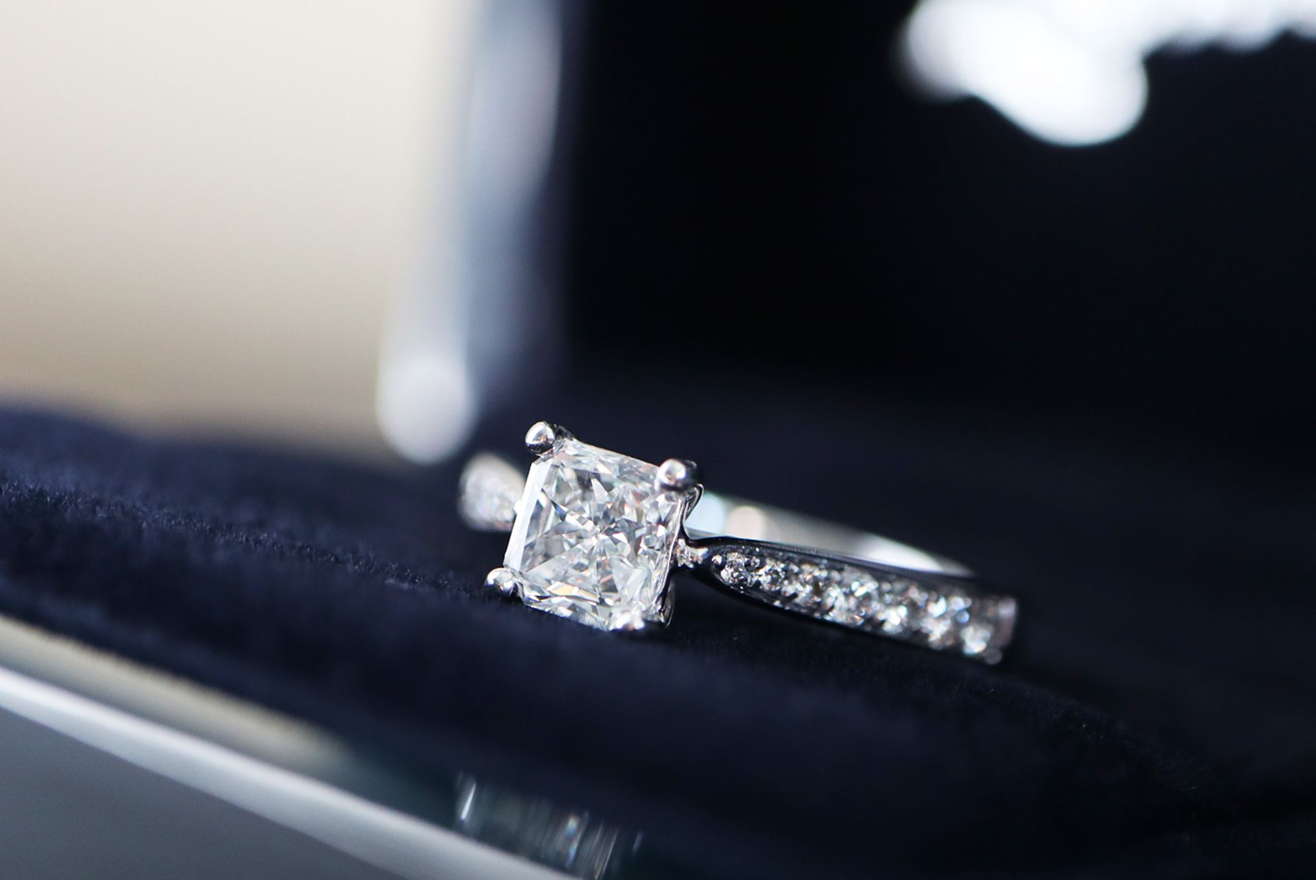 *GIA* CERTIFICATED PLATINUM (950) INTERNALLY FLAWLESS BRILLIANT CUT DIAMOND RING - Image 7 of 10