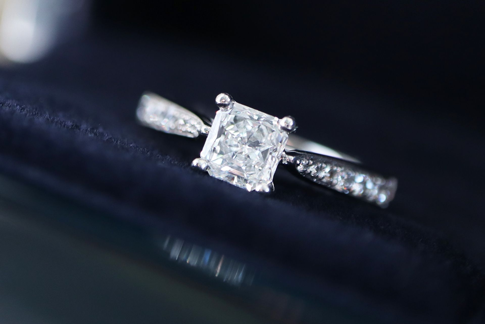 *GIA* CERTIFICATED PLATINUM (950) INTERNALLY FLAWLESS BRILLIANT CUT DIAMOND RING - Image 10 of 10