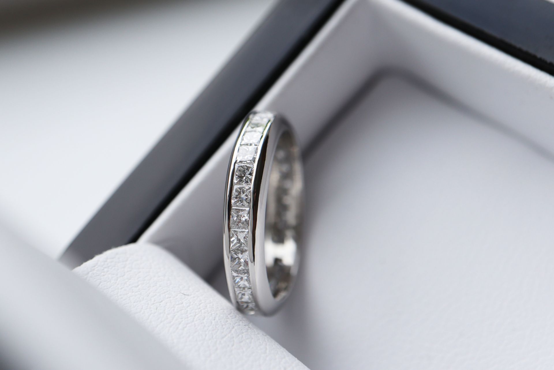 DIAMOND & PLATINUM (950) ETERNITY RING - 1.00CT PRINCESS CUT - Image 8 of 9