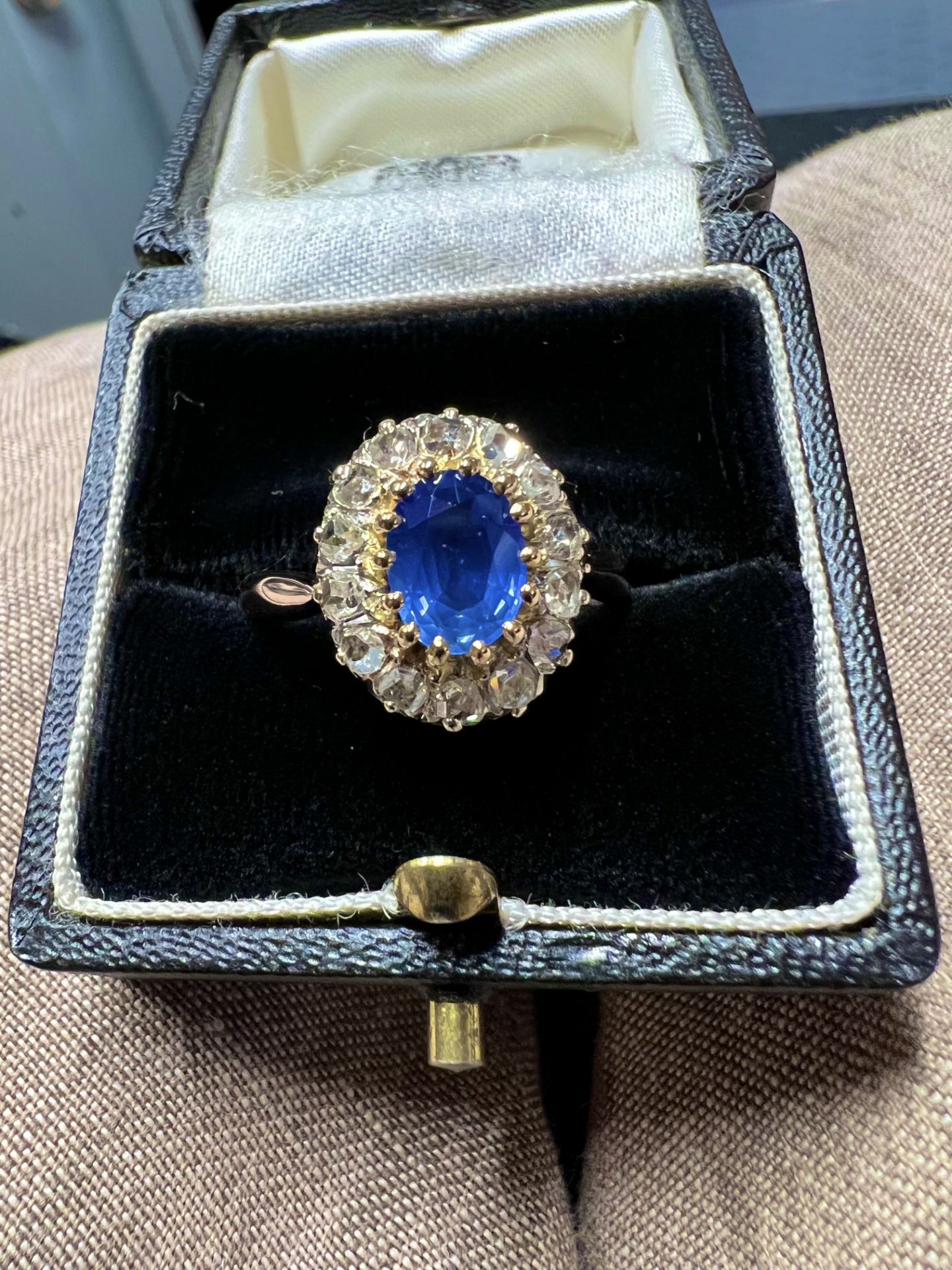 STUNNING & RARE VINTAGE 2.75CT BLUE SAPPHIRE & OLD ROSE CUT DIAMOND RING