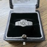 2.00CT DIAMOND RING IN 18CT WHITE GOLD (SIZE N) (APPROXIMATED TCW - CENTRE STONE 1.25CT)