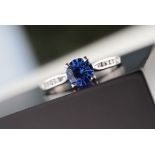 1.04CT PLATINUM ROYAL BLUE SAPPHIRE & DIAMOND SHOULDER SET ENGAGEMENT RING (£4,050 VALUATION)