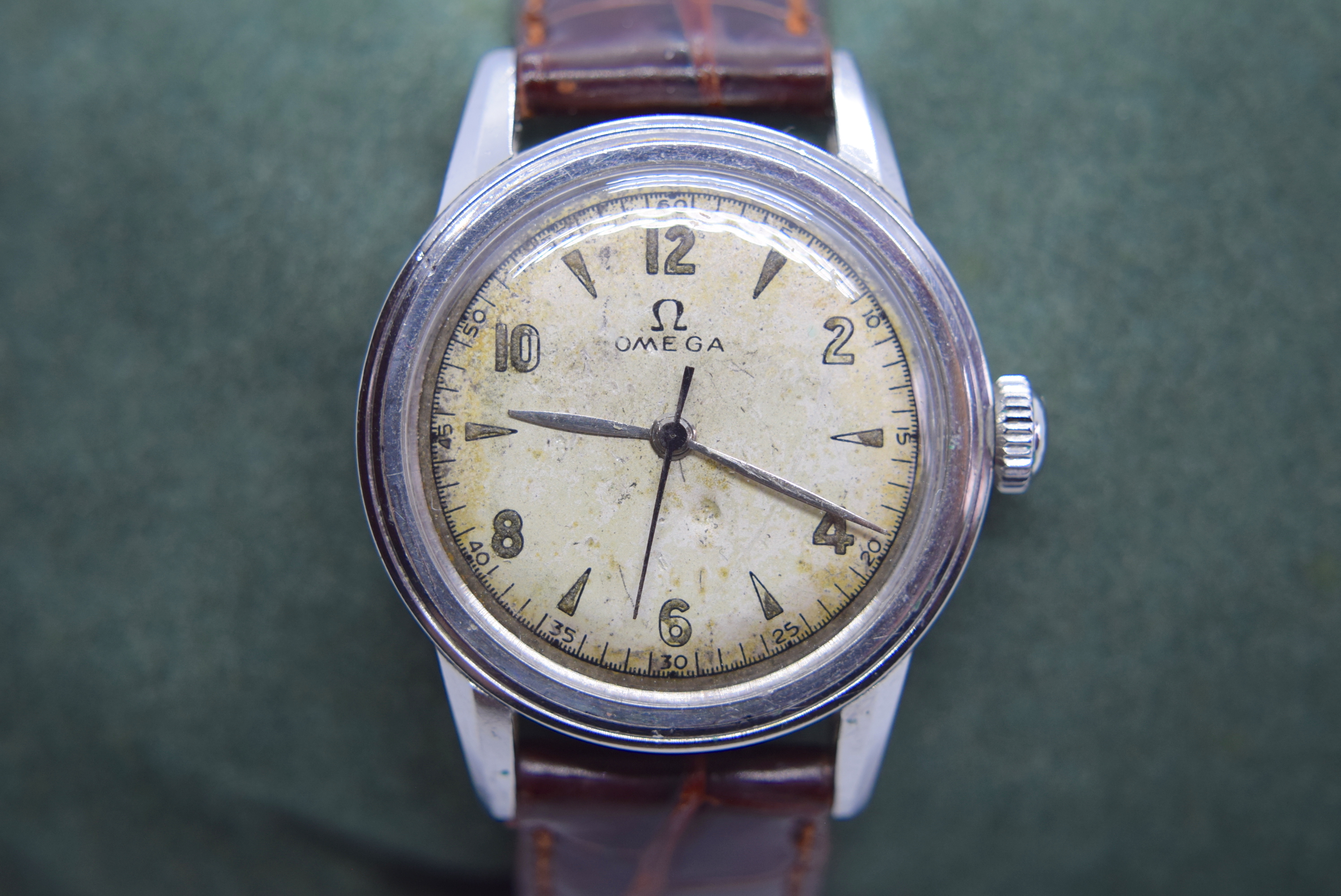 OMEGA 2300/2 WRSIT WATCH (OMEGA WATCH CO MANUAL WIND)