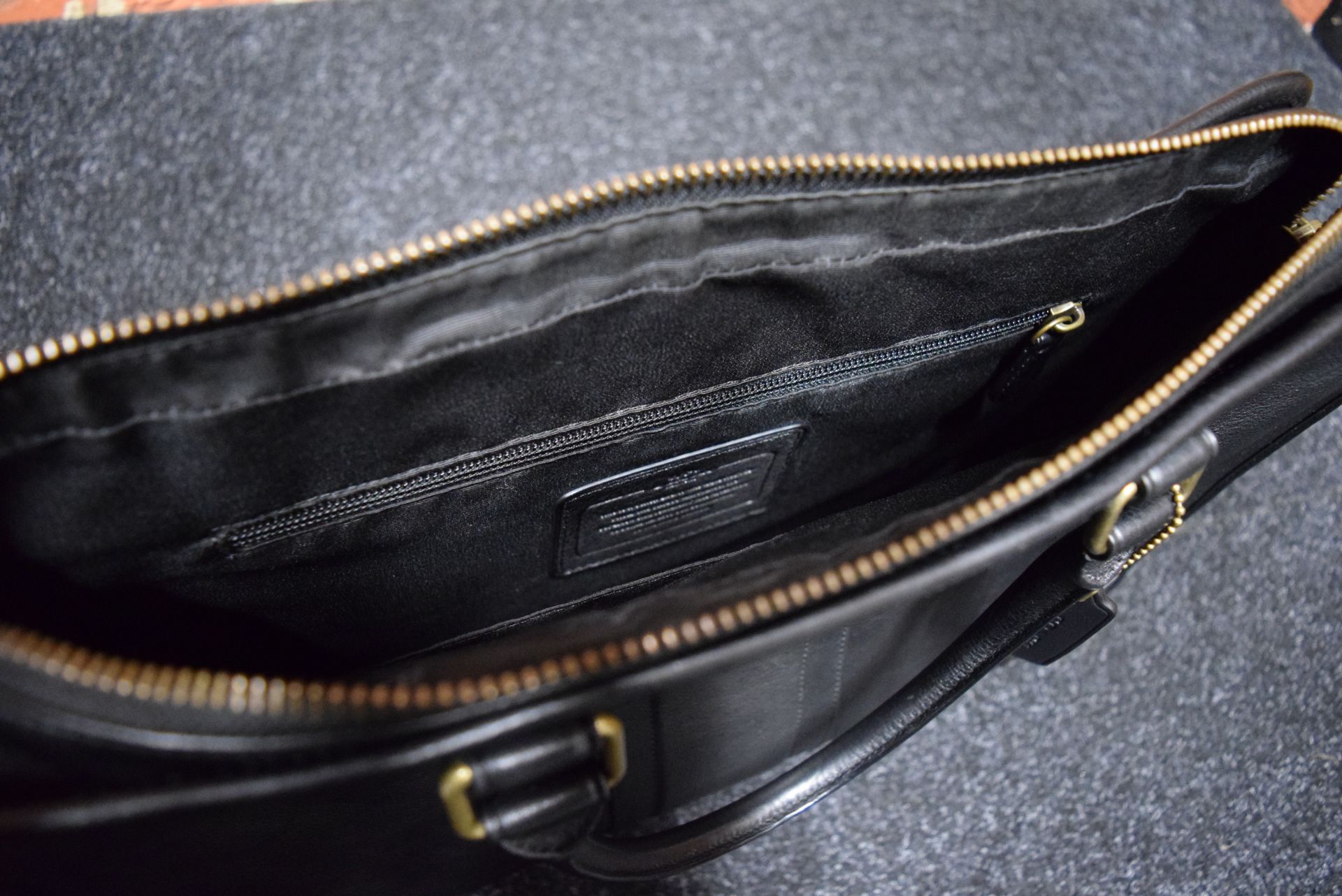 COACH NEW YORK BLACK LEATHER/ BRASS LAPTOP / DOCUMENT BAG (HOLDALL) - AS NEW WITH COACH LEATHER TAG - Image 7 of 7