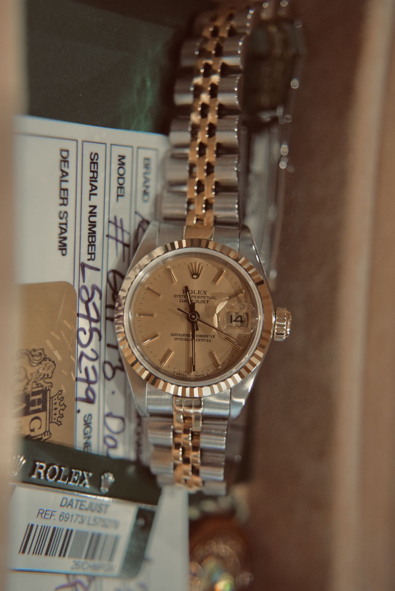 ROLEX DATEJUST REF. 69173 OYSTER PERPETUAL / CHAMPAGNE 26MM LADIES MODEL - Image 3 of 18