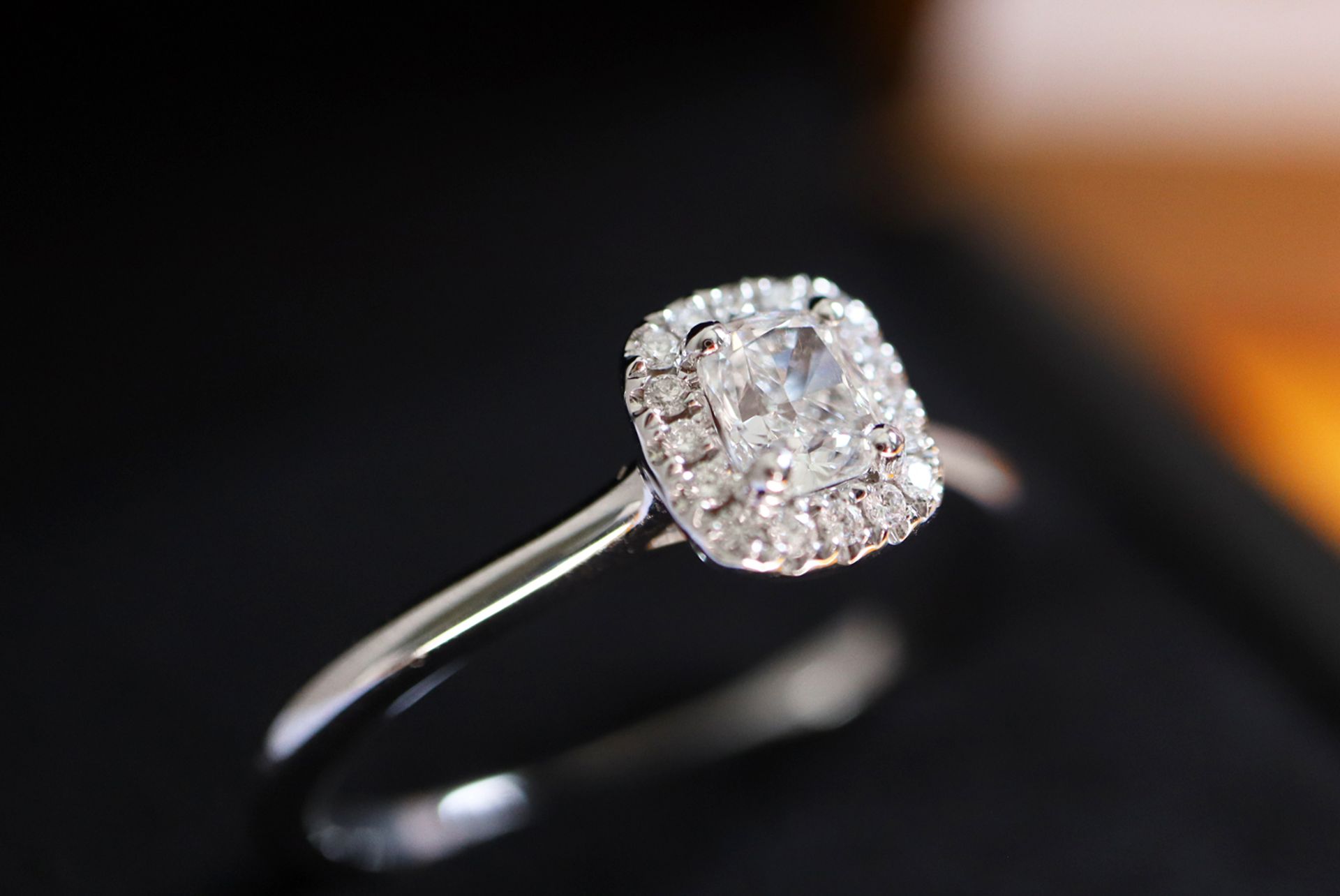 *STUNNING* GIA CERTIFICATED - *VVS* 18K WHITE GOLD CUSHION CUT DIAMOND HALO RING - Image 12 of 12