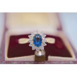 STUNNING 18CT YELLOW GOLD SAPPHIRE & DIAMOND RING