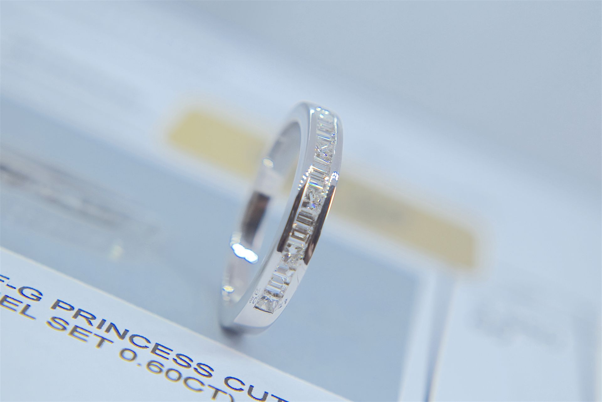 18 CARAT WHITE GOLD VS1-2 / F-G PRINCESS CUT & BAGUETTE CUT ETERNITY RING (CHANNEL SET 0.60CT) - Image 2 of 9