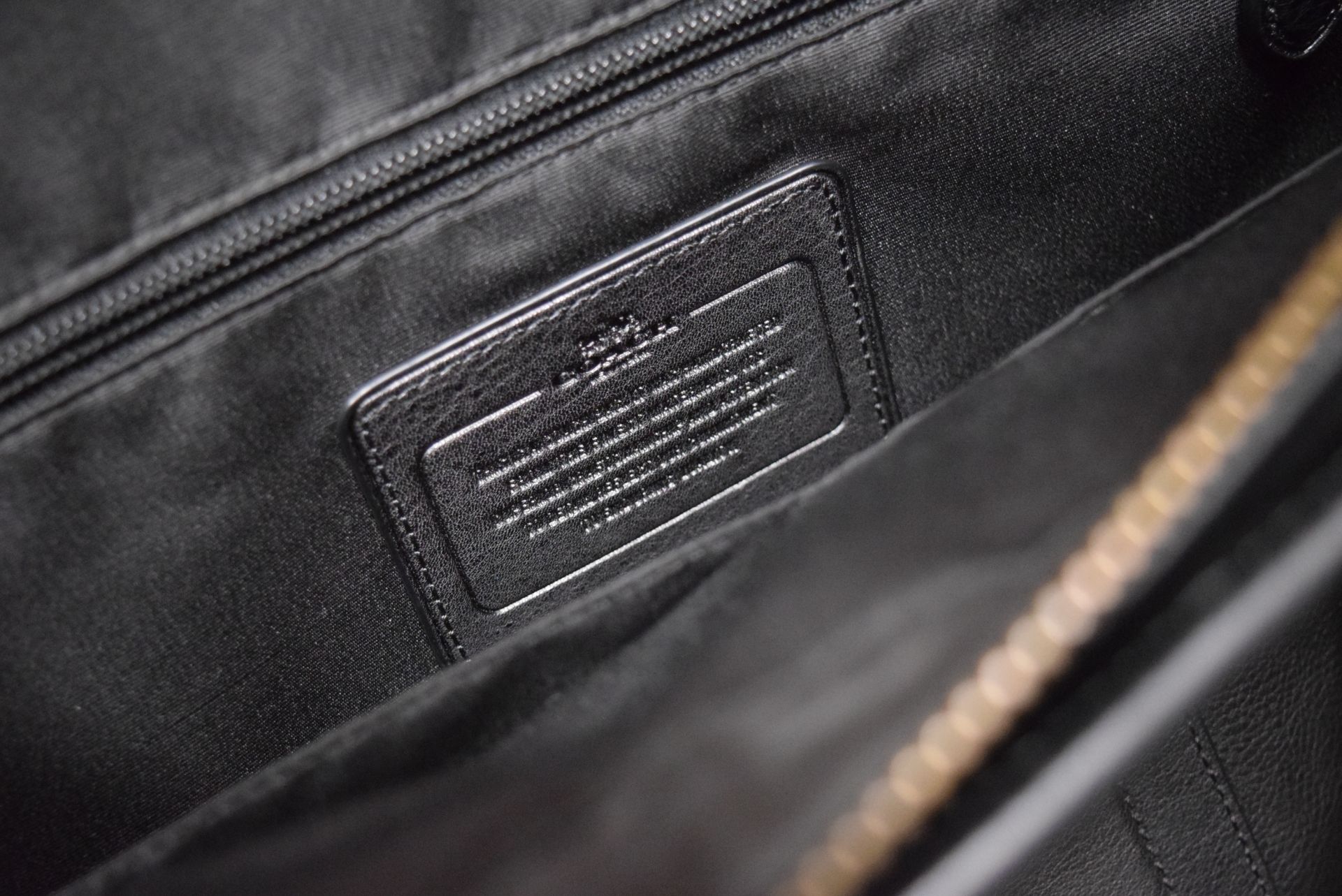 COACH NEW YORK BLACK LEATHER/ BRASS LAPTOP / DOCUMENT BAG (HOLDALL) - AS NEW WITH COACH LEATHER TAG - Image 5 of 7