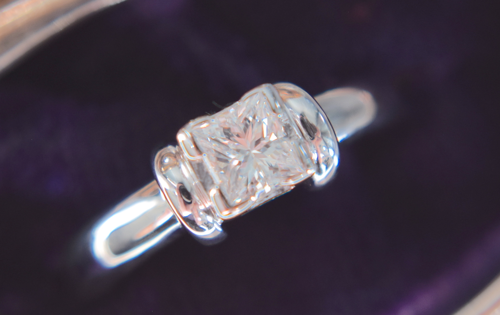 *PRINCESS* VS DIAMOND 18CT WHITE GOLD SOLITAIRE RING - HALLMARKED 750 - PRINCESS CUT 0.38CT / VS