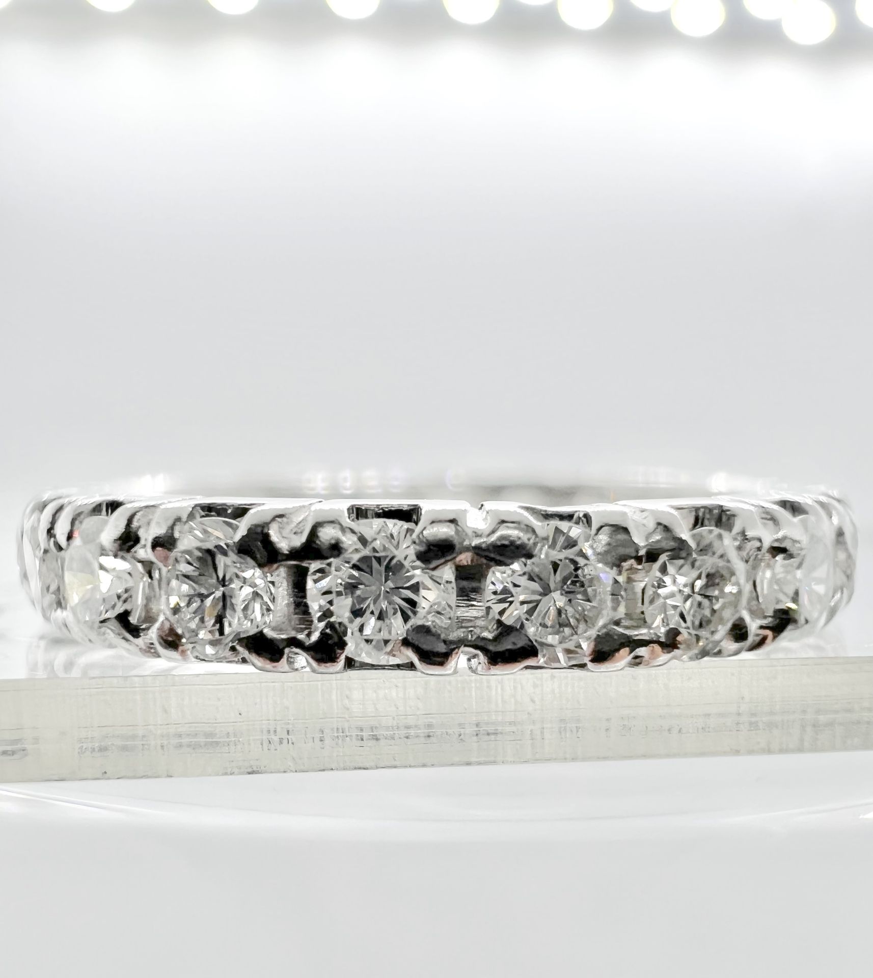 2.00CT DIAMOND ETERNITY RING IN 18K WHITE GOLD (VVS DIAMONDS)