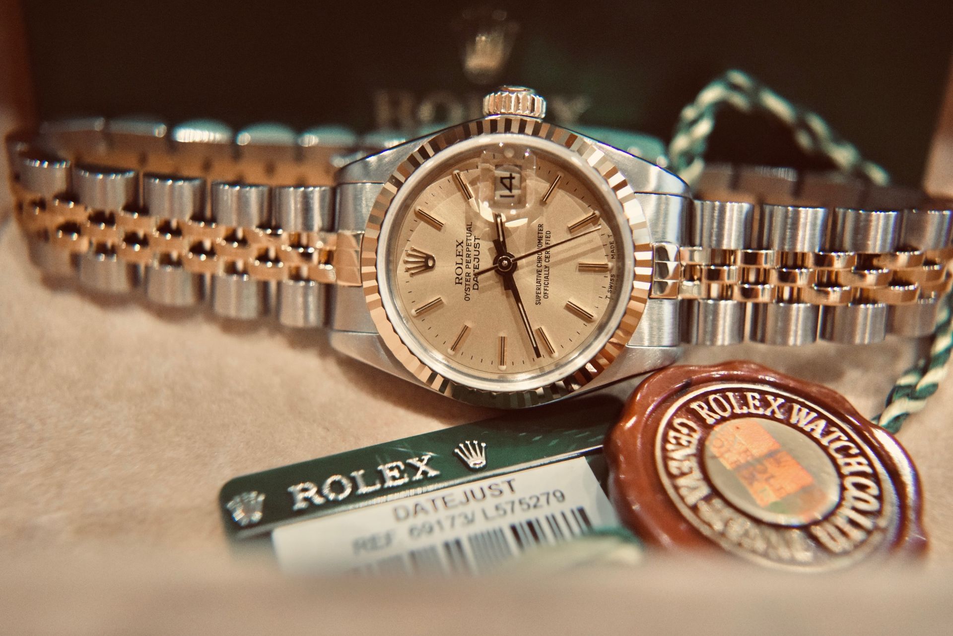 ROLEX DATEJUST REF. 69173 OYSTER PERPETUAL / CHAMPAGNE 26MM LADIES MODEL