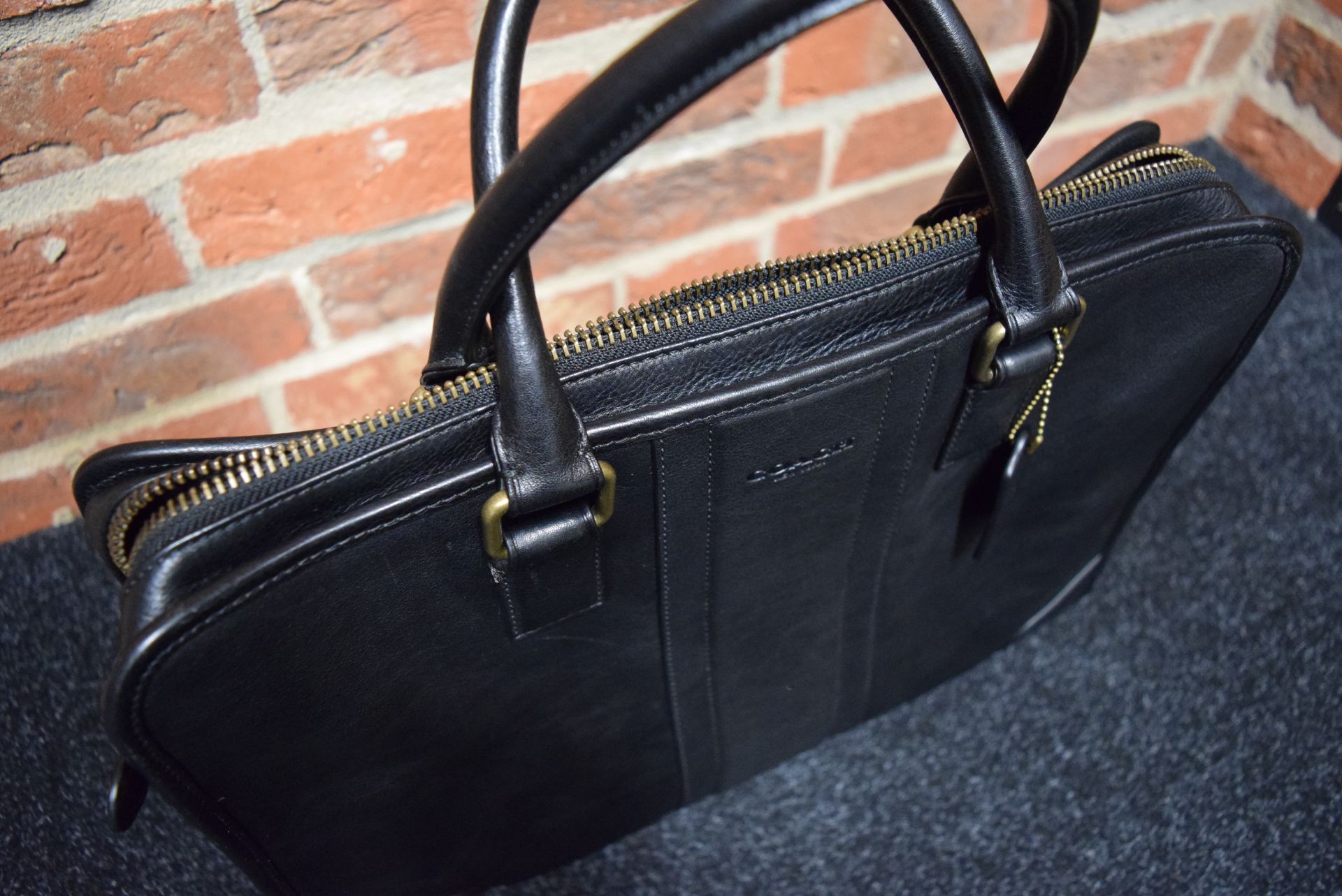 COACH NEW YORK BLACK LEATHER/ BRASS LAPTOP / DOCUMENT BAG (HOLDALL) - AS NEW WITH COACH LEATHER TAG - Image 4 of 7