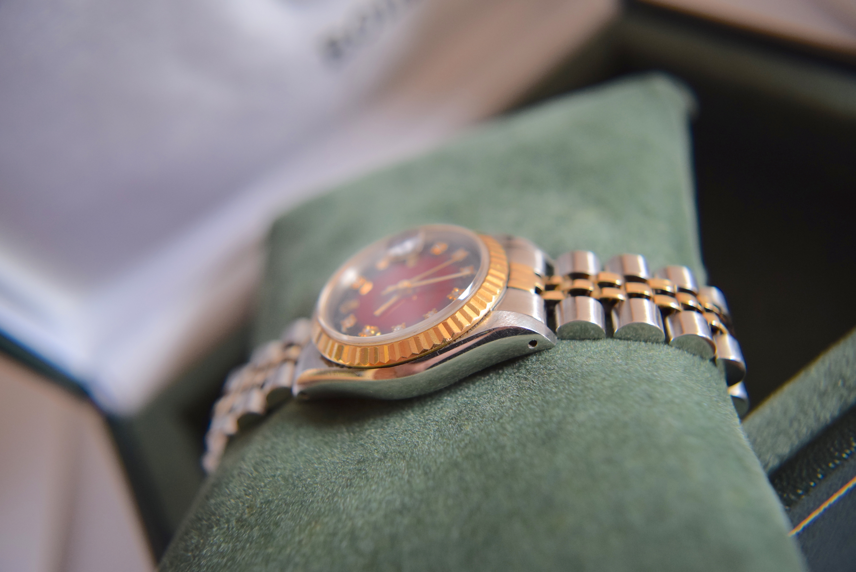 DIAMOND ROLEX DATEJUST 18K/ STEEL REF 69173 (26MM) - RED VIGNETTE DIAL (WITH ORIGINAL CERTIFICATE) - Bild 8 aus 8