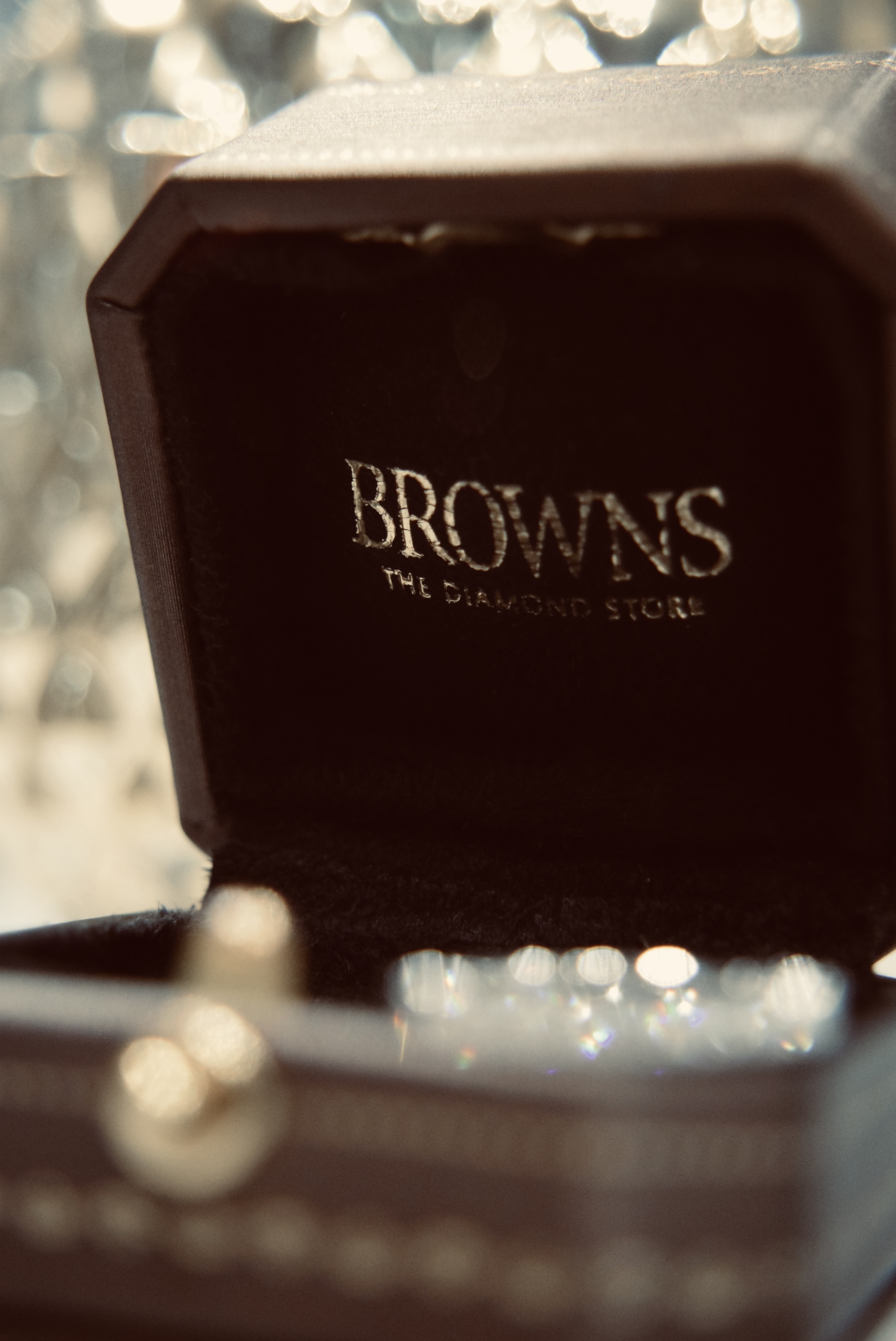PLATINUM DIAMOND ETERNITY RING FROM BROWNS JEWELLERS (0.66CT VS2 - G QUALITY) - BOXED - Image 3 of 6