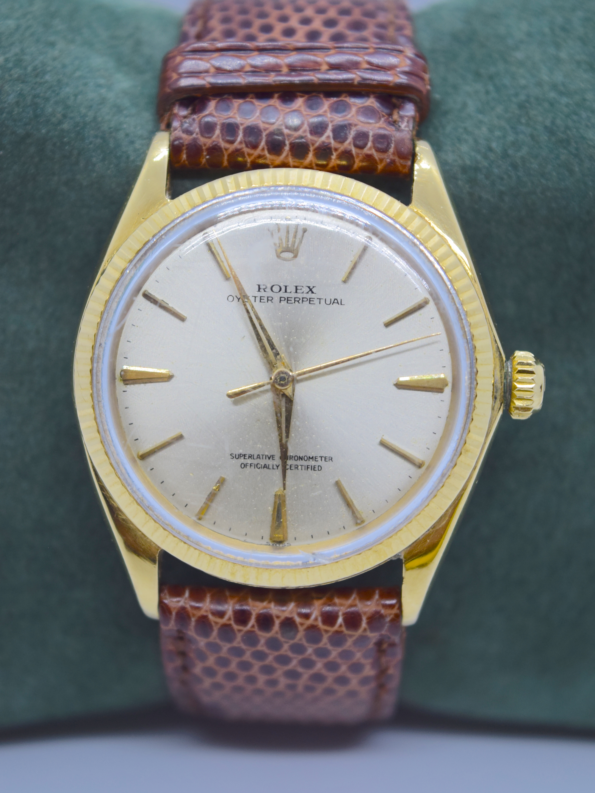 ROLEX 18K OYSTER PERPETUAL 34MM MENS WRISTWATCH (SILVER DIAL)