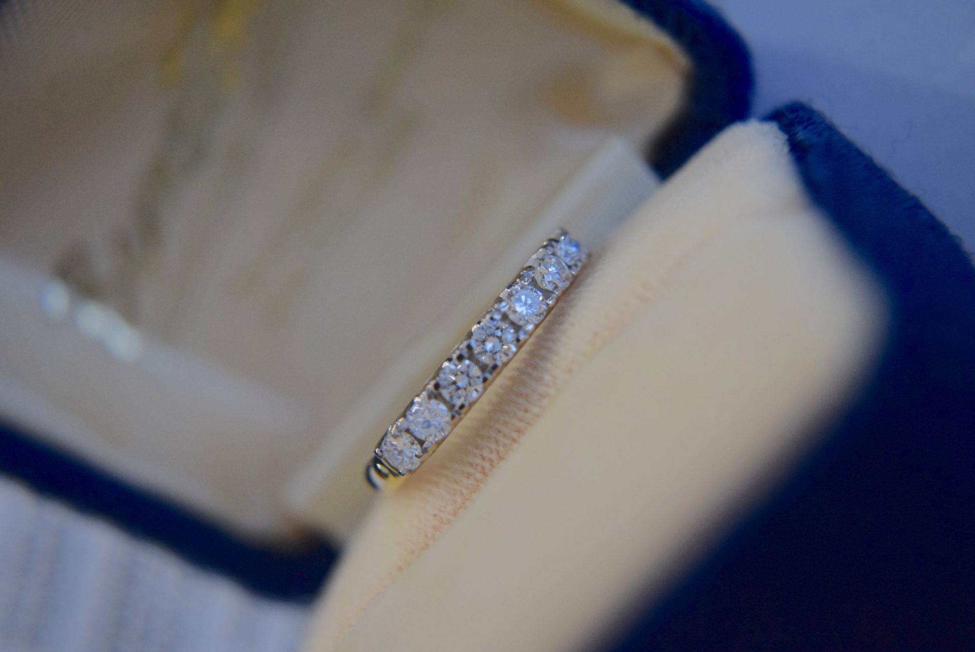 0.77CT VS/ E - 18CT YELLOW & WHITE GOLD DIAMOND ETERNITY RING   (BOX & VALUATION) - Image 10 of 11