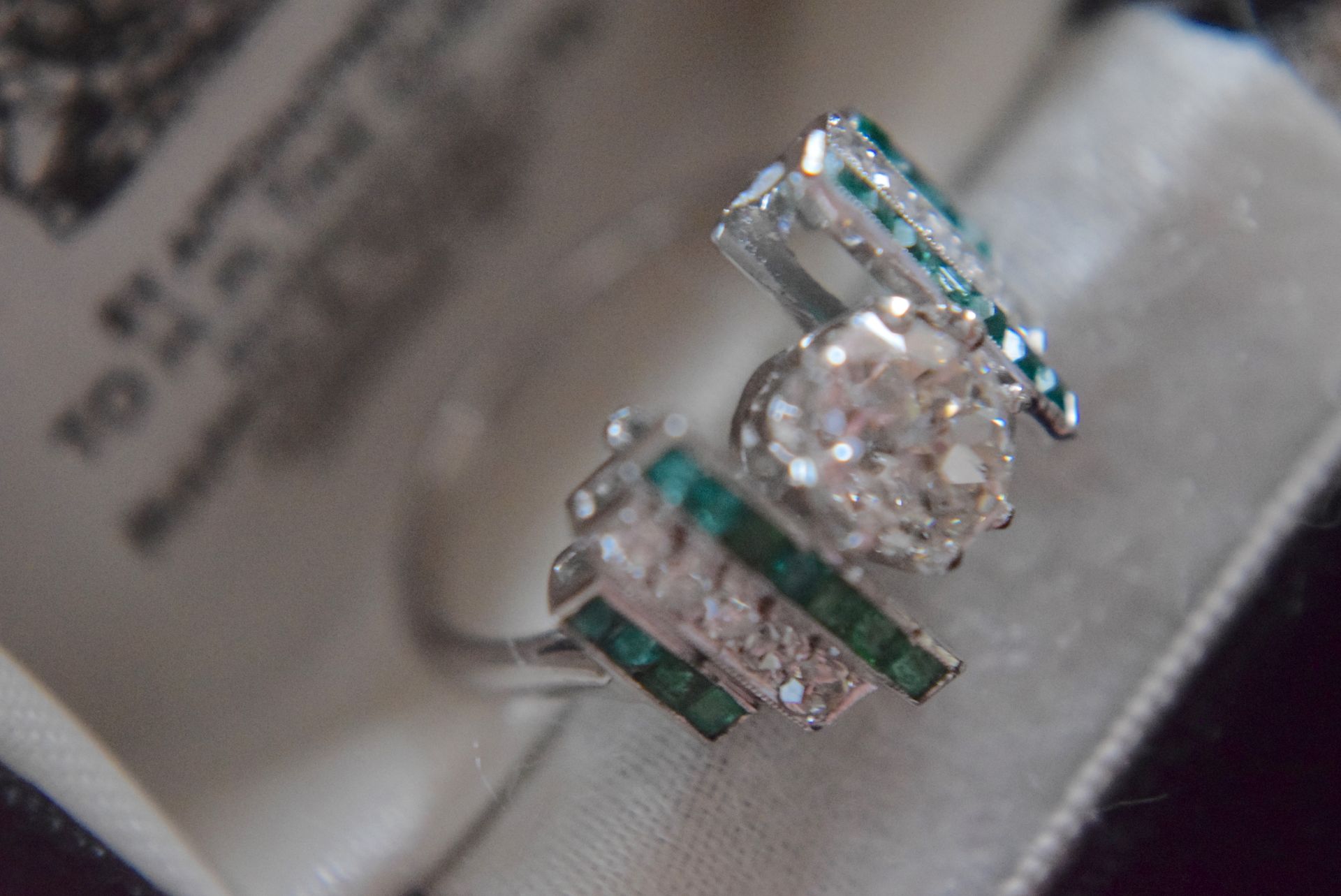 *PLATINUM OLD CUT 1.35CT DIAMOND AND EMERALD RING* - VS2 OLD CUT CENTRE PIECE DIAMOND (TCW = 2.65CT) - Image 3 of 7