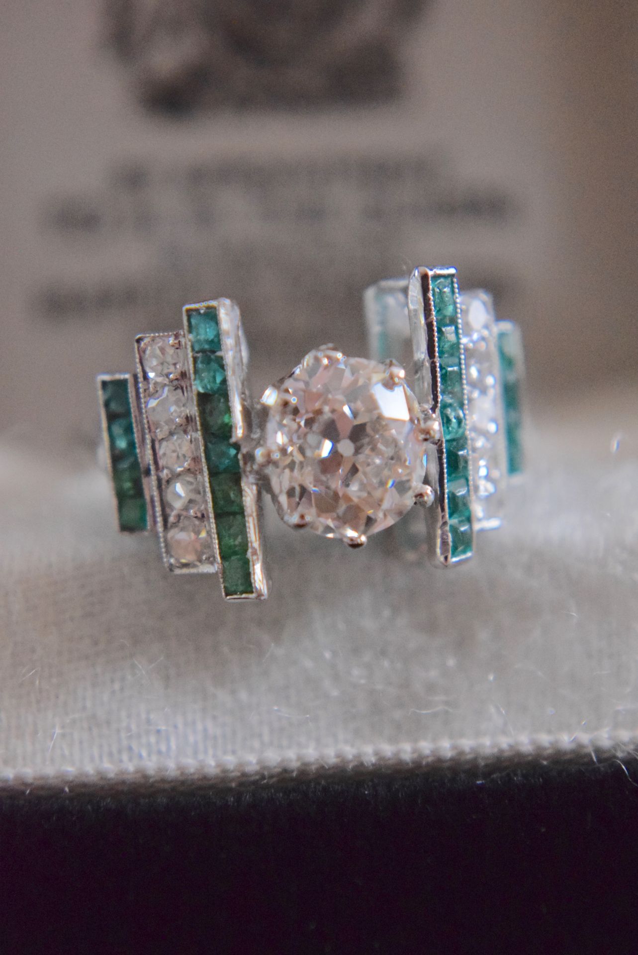 *PLATINUM OLD CUT 1.35CT DIAMOND AND EMERALD RING* - VS2 OLD CUT CENTRE PIECE DIAMOND (TCW = 2.65CT) - Image 2 of 7