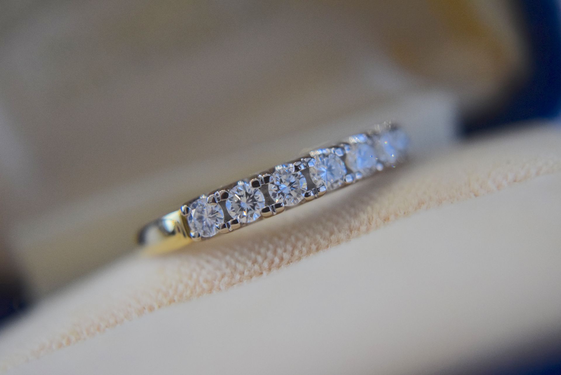 0.77CT VS/ E - 18CT YELLOW & WHITE GOLD DIAMOND ETERNITY RING   (BOX & VALUATION) - Image 5 of 11