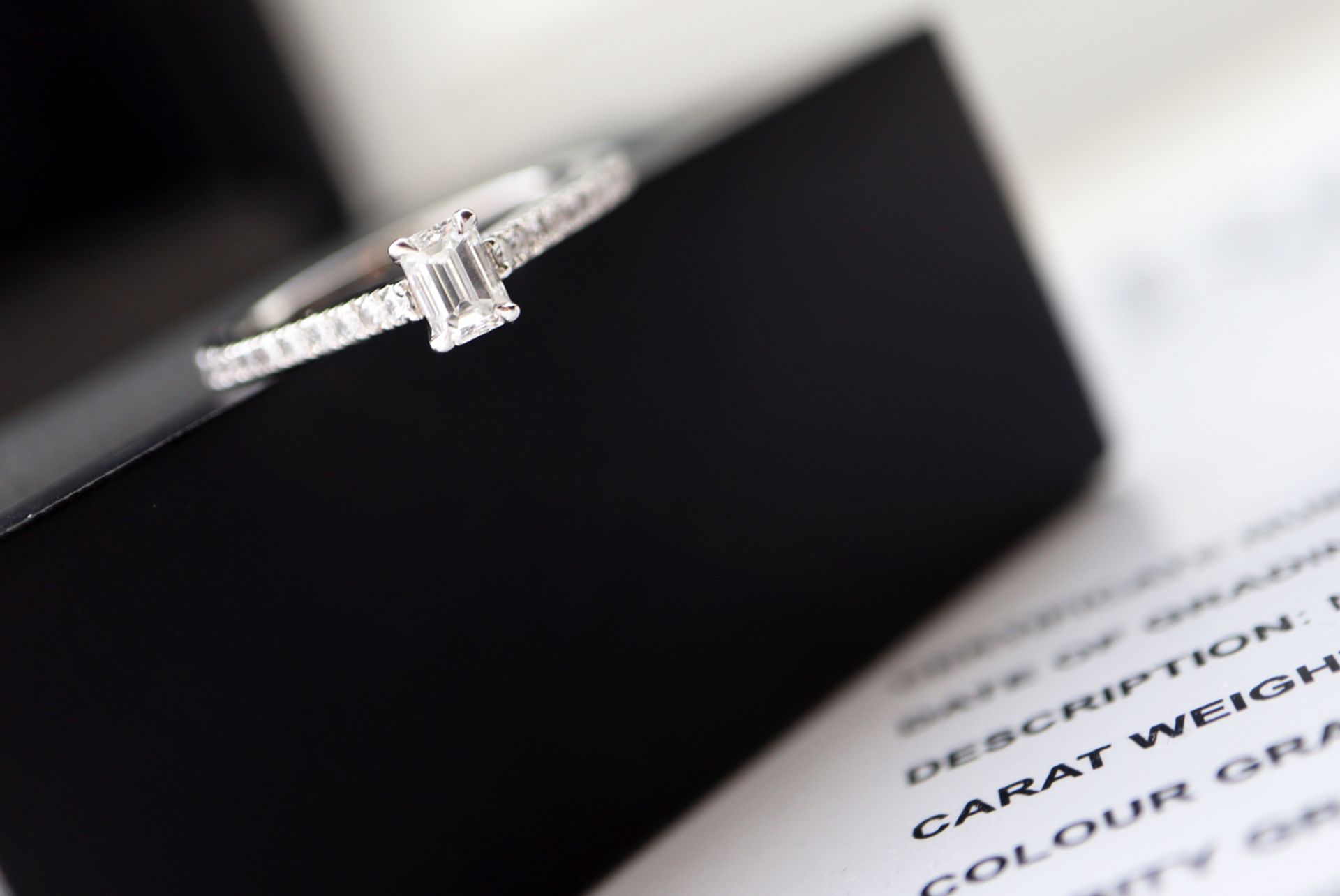 VS / G DIAMOND & PLATINUM EMERALD CUT DIAMOND RING - CERTIFICATE & VALUATION (£3,000.00) - Image 8 of 11