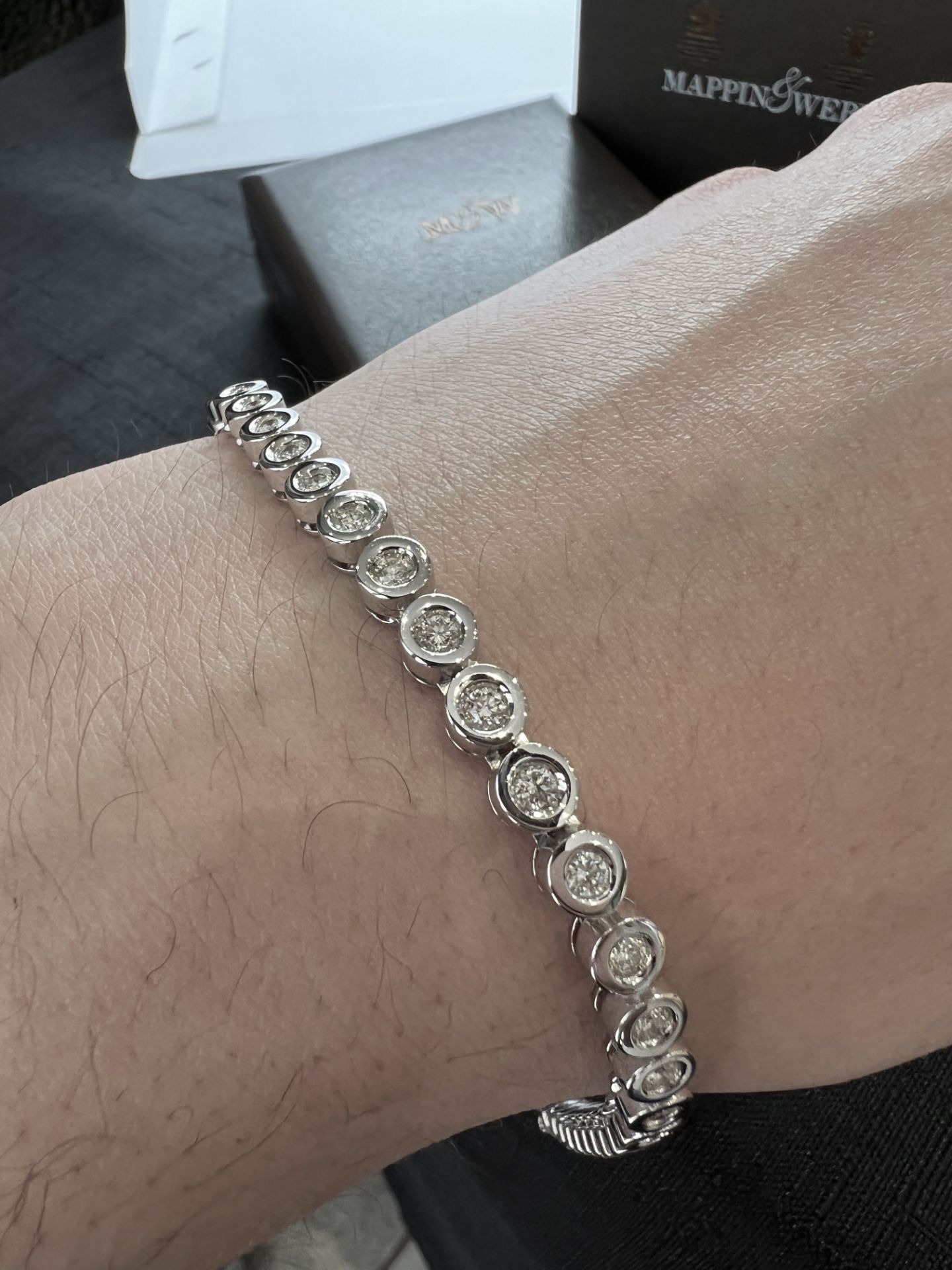 BEAUTIFUL 18K WHITE GOLD *VS* QUALITY 3.00CT DIAMOND TENNIS BRACELET - Image 3 of 8