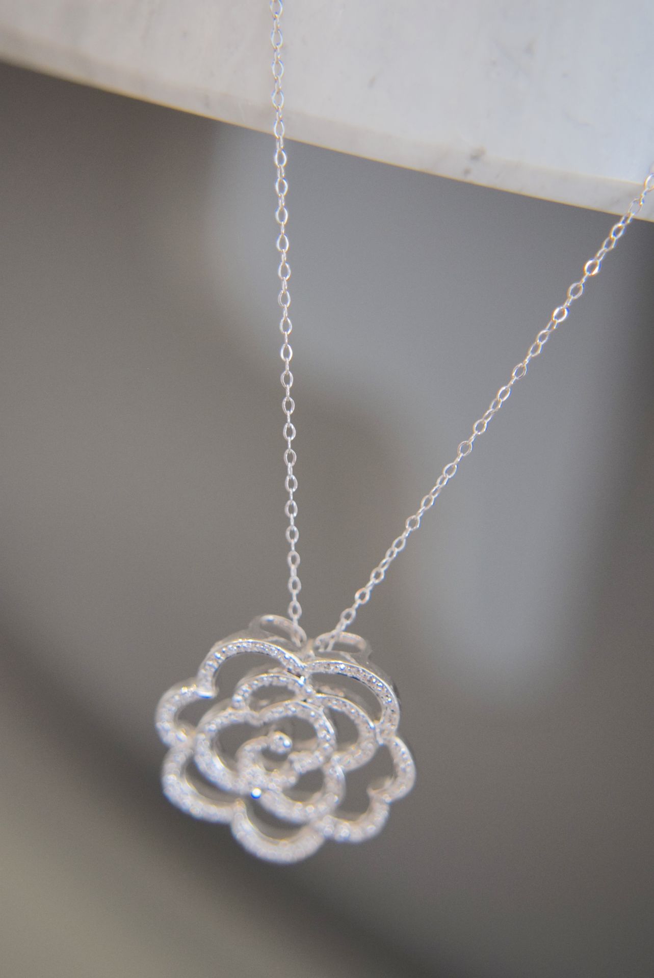 WHITE GOLD NECKLACE/ 18K DIAMOND "ROSE" PENDANT (9K CHAIN LENGTH APPROX. 18 INCHES) WEIGHT: 5.5G - Image 2 of 2