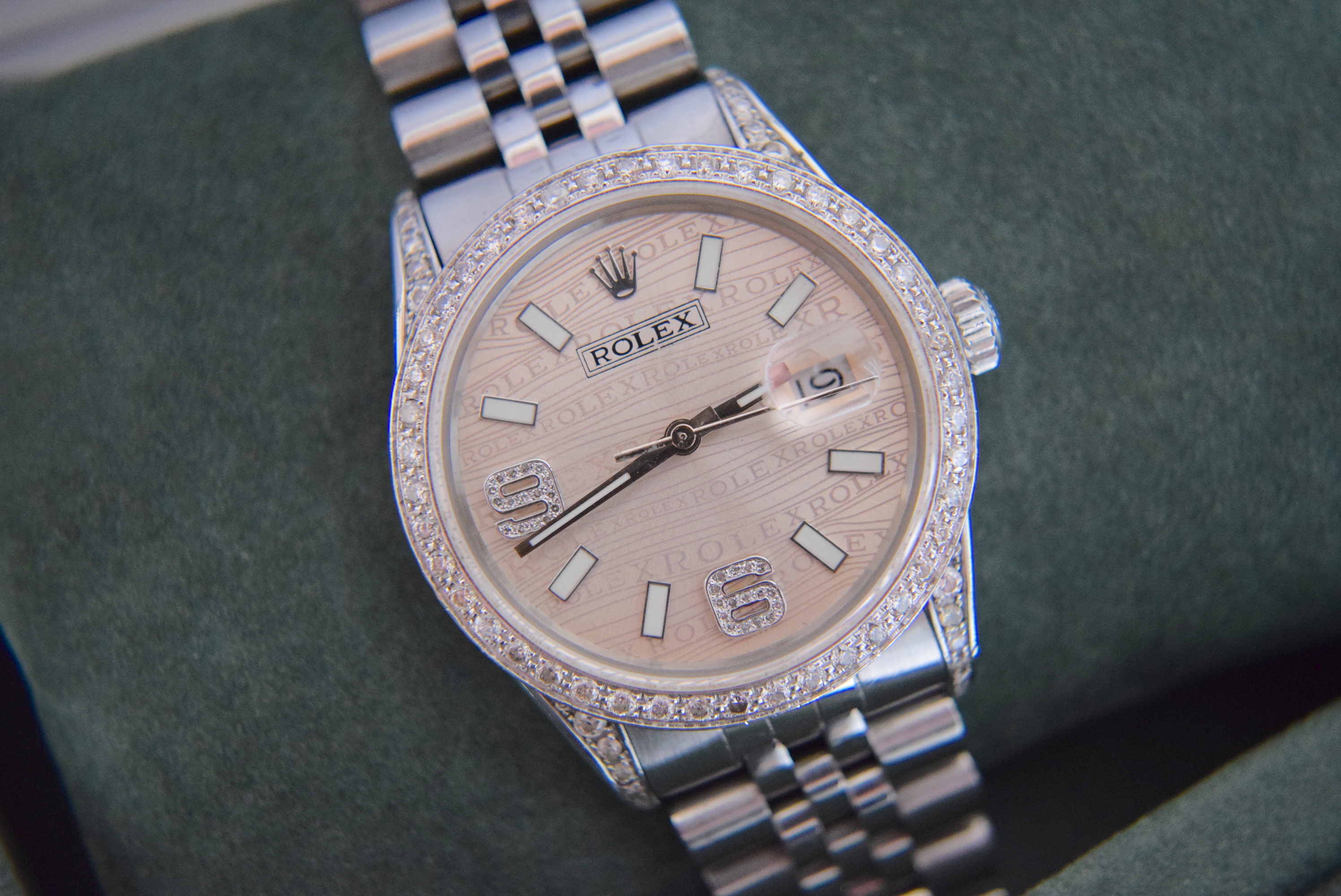 ROLEX DATEJUST REF. 16030 36MM - SILVER/ SALMON ROLEX WAVE DESIGN DIAL WITH 6,9 DIAMOND MOTIFS