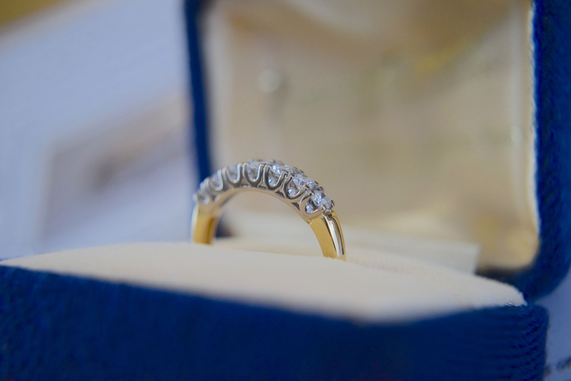 0.77CT VS/ E - 18CT YELLOW & WHITE GOLD DIAMOND ETERNITY RING   (BOX & VALUATION) - Image 8 of 11