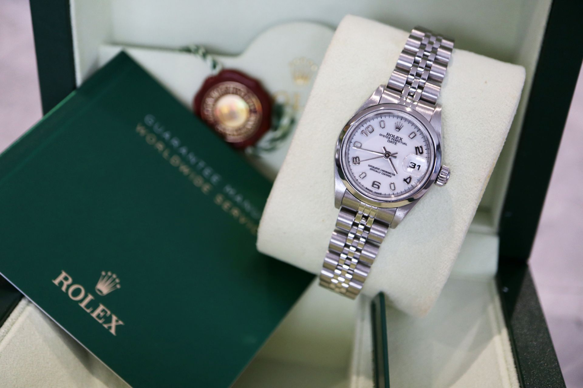 ROLEX DATEJUST REF. 79240 / OYSTER DATE 26MM LADIES STEEL MODEL - WHITE ARABIC NUMERAL DIAL - Image 5 of 9