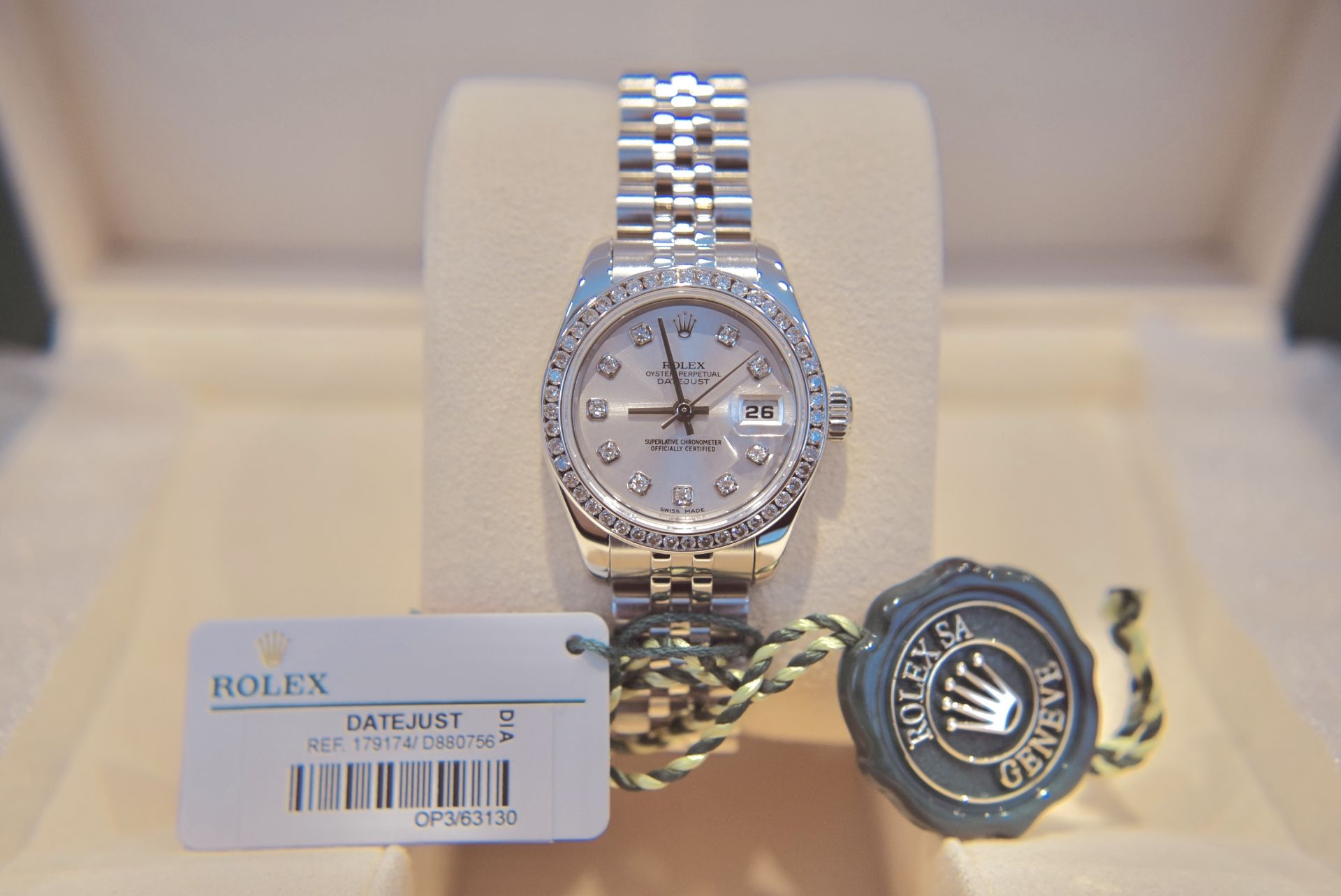 *STUNNING* DIAMOND ROLEX DATEJUST 26' REF. 179174 - 18CT WHITE GOLD & STEEL (BOX & ACCESSORIES ETC) - Image 4 of 22