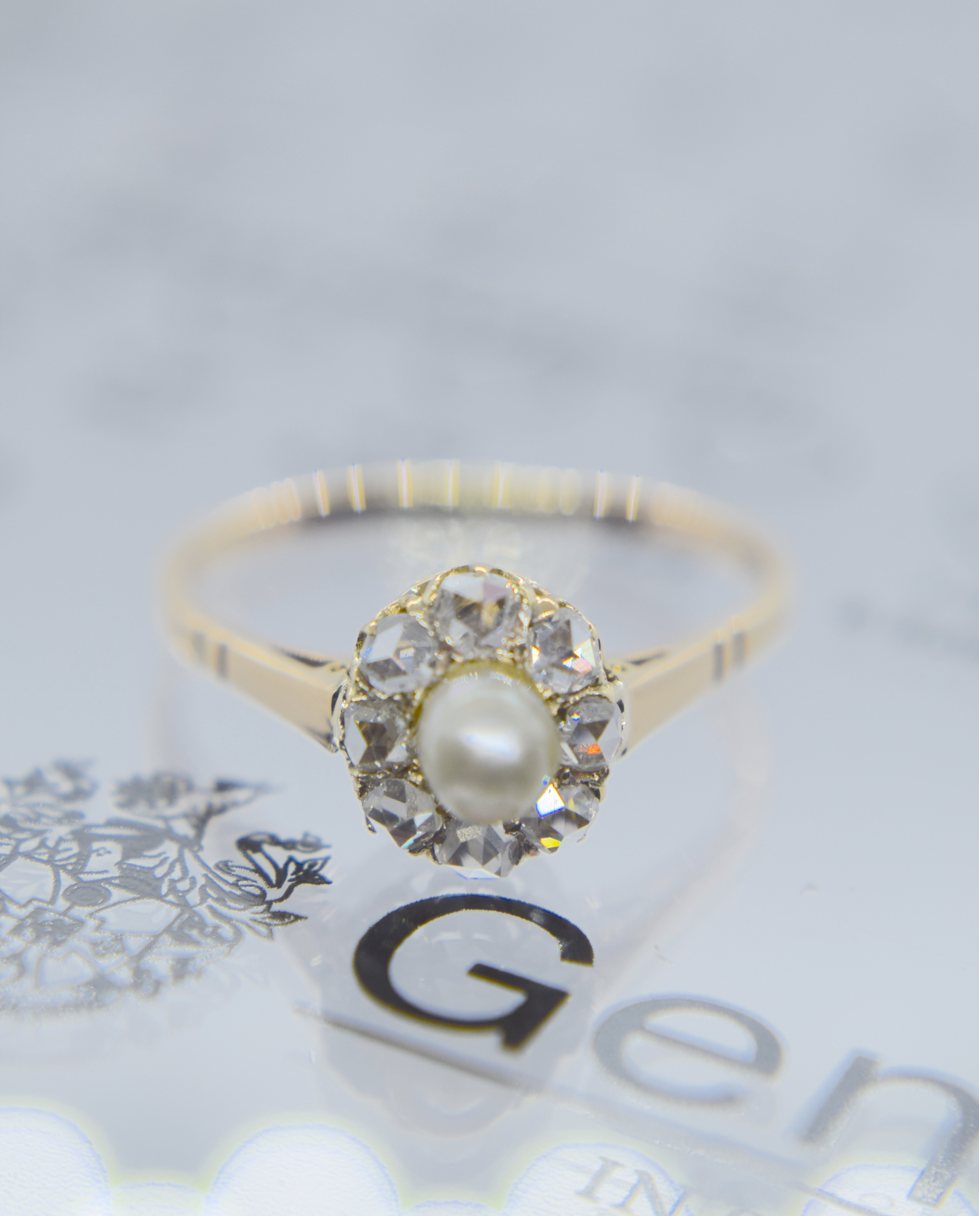 VINTAGE 1.00CT IVORY PEARL & ROSE CUT DIAMOND RING IN YELLOW & ROSE GOLD