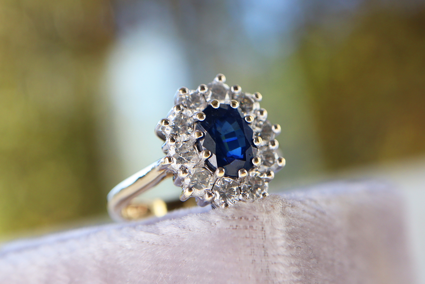 1.75CT SAPPHIRE & DIAMOND OVAL HALO RING IN YELLOW / WHITE GOLD