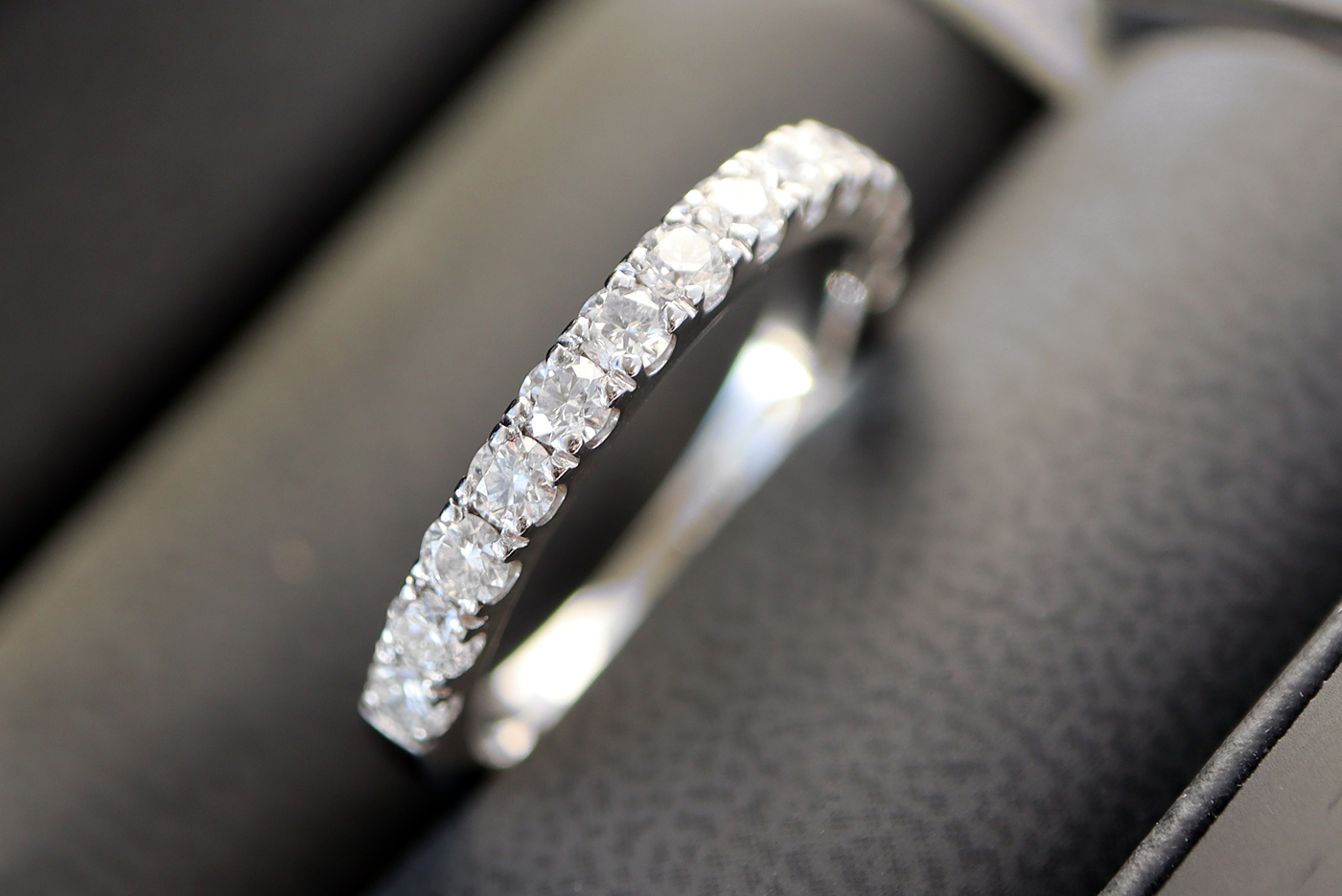 950 PLATINUM DIAMOND HALF ETERNITY RING - 0.60CT - Bild 3 aus 5