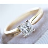 DIAMOND (0.50ct / VS) - PRINCESS CUT SOLITAIRE RING IN 18K YELLOW & WHITE GOLD