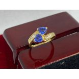 18ct GOLD GORGEOUS 2X TRILLIANT BLUE SAPPHIRE & BRILLIANT DIAMOND SET RING