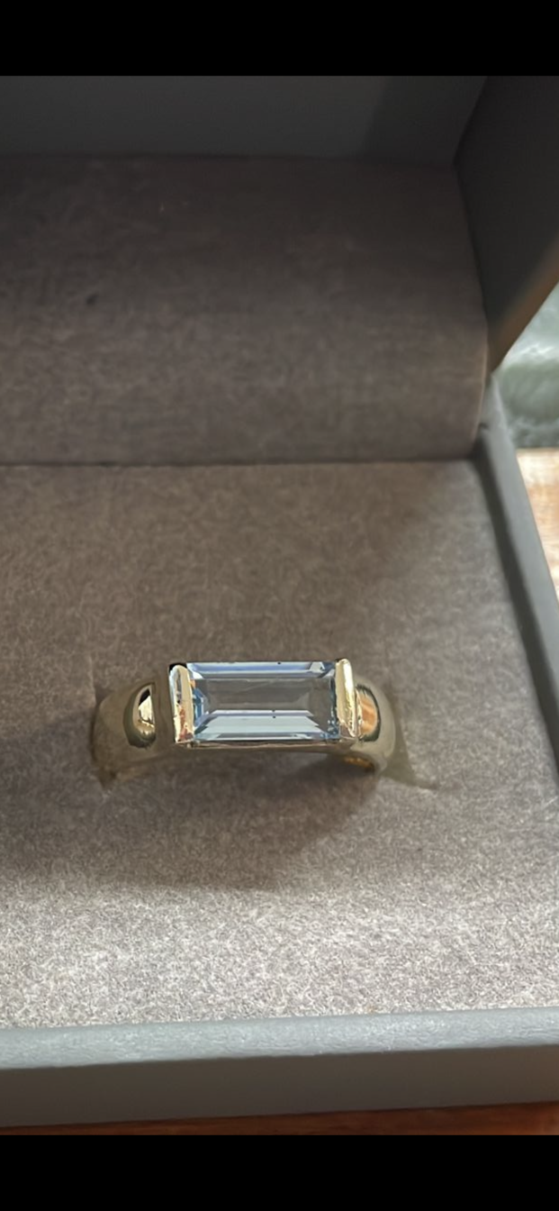 9ct GOLD TOPAZ/AQUA? SET RING